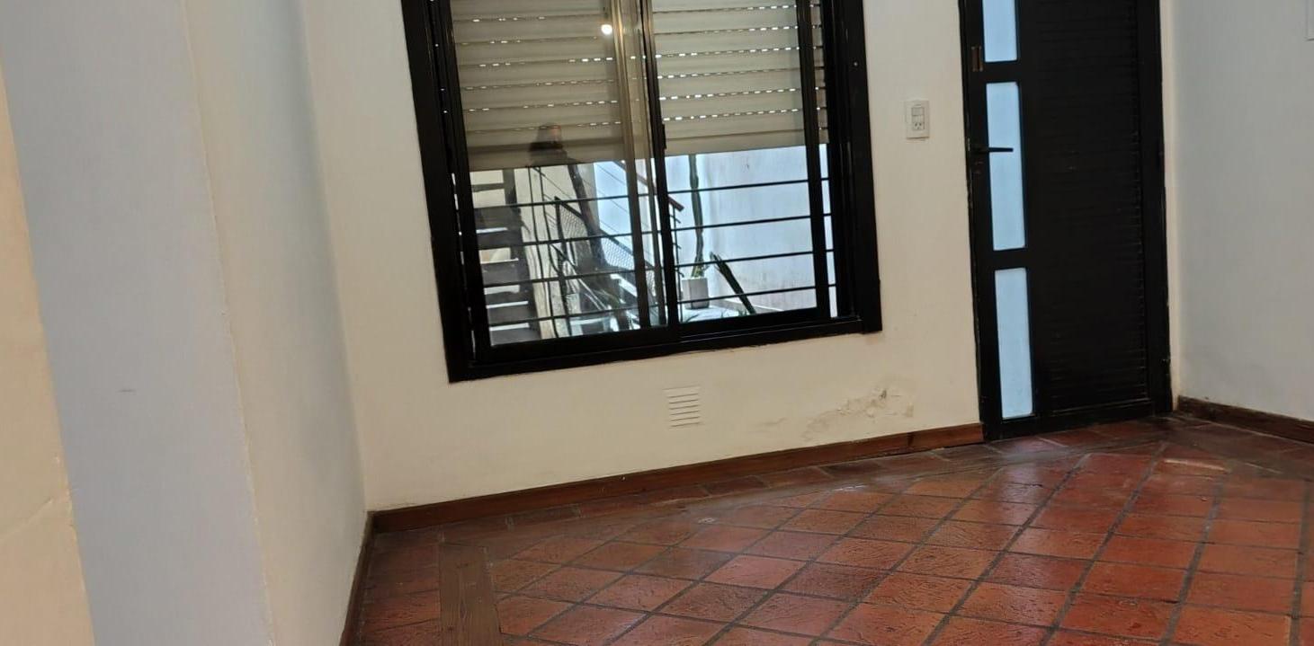 Foto de Departamento de pasillo de dos dormitorios con patio centro rosario, imagen 2