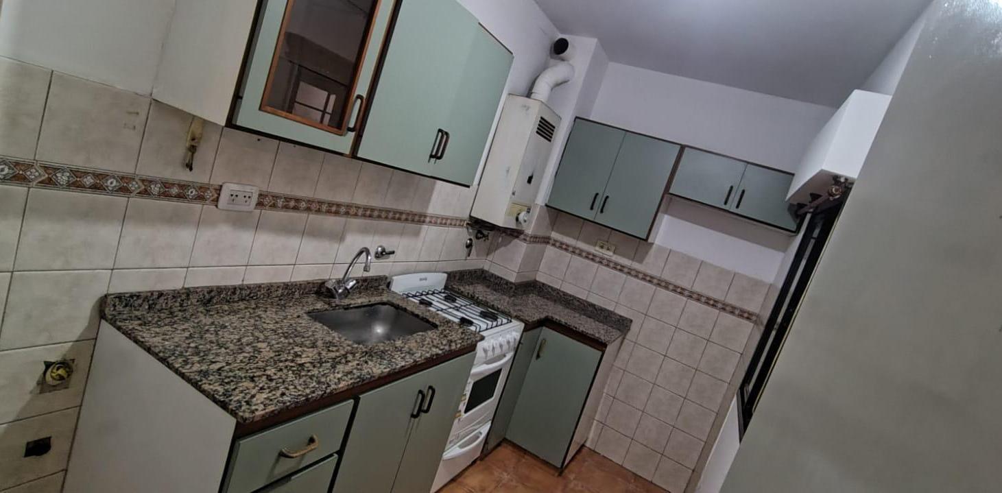 Foto de Departamento de pasillo de dos dormitorios con patio centro rosario, imagen 3