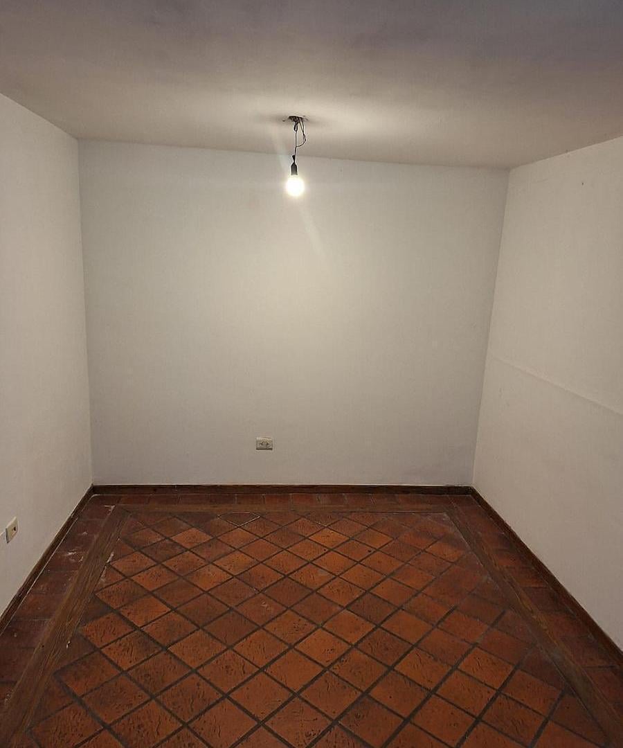 Foto de Departamento de pasillo de dos dormitorios con patio centro rosario, imagen 4