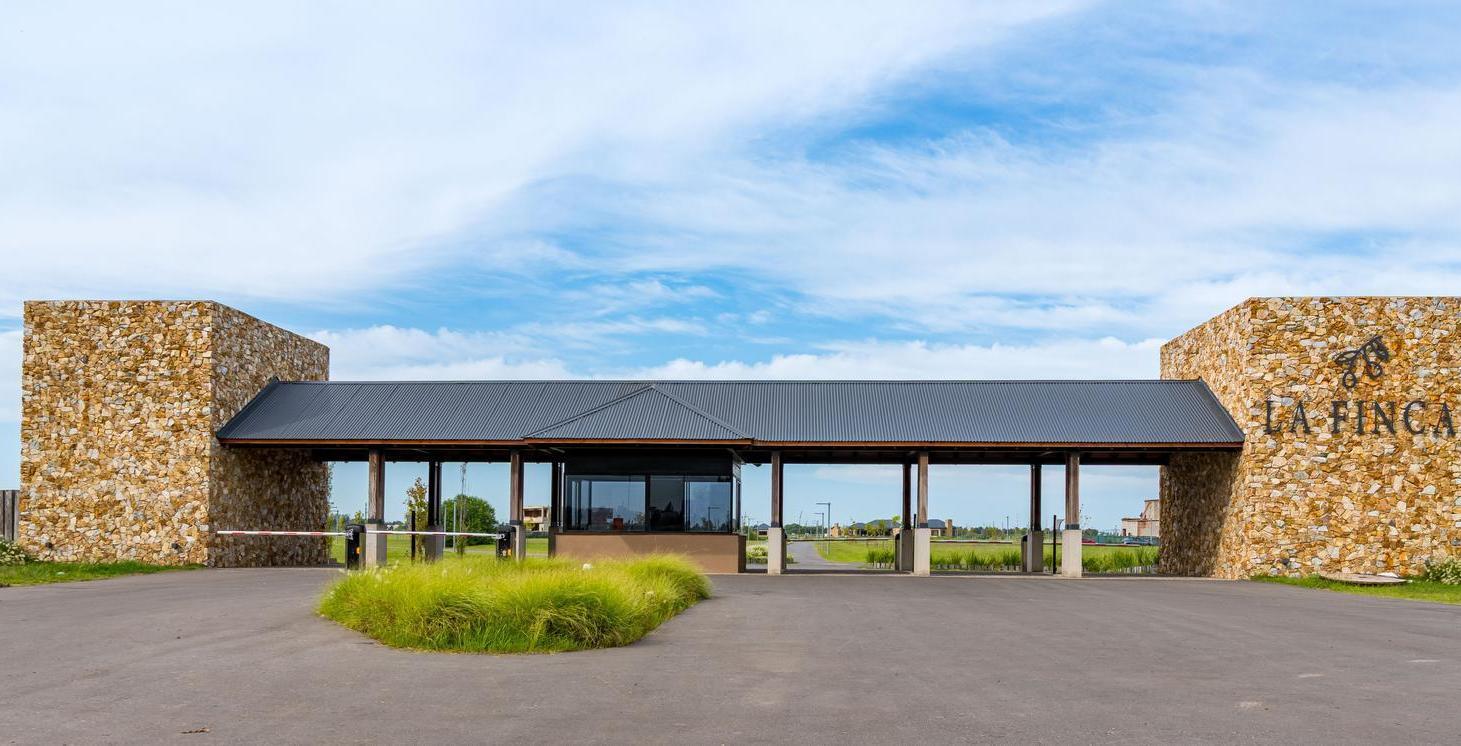Venta terreno barrio privado La Finca Country Club. Funes