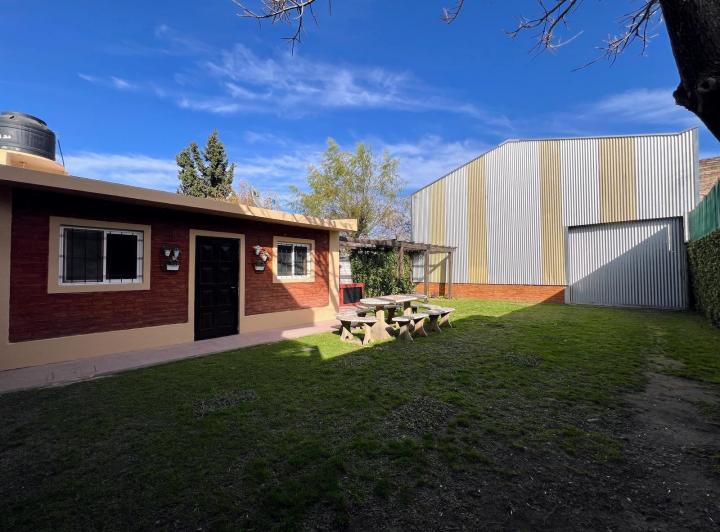 VENTA – Casa de 4 dormitorios con nave industrial – Granadero Baigorria. 3