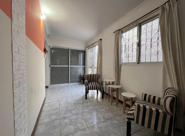 VENTA - Casa de 2 dormitorios con cohera. Barrio Alberdi, Rosario. 4