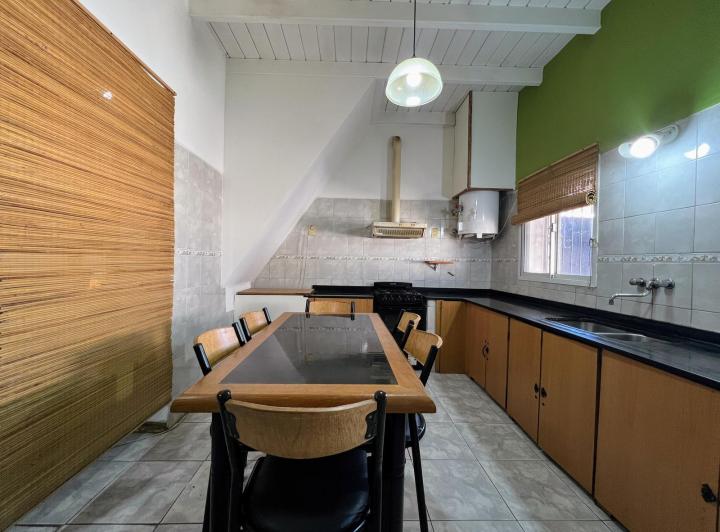 VENTA - Casa de 2 dormitorios con cohera. Barrio Alberdi, Rosario. 1