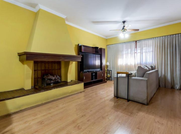 VENTA - Casa de 3 dormitorios, cochera, jardín y pileta - Rosario. 1