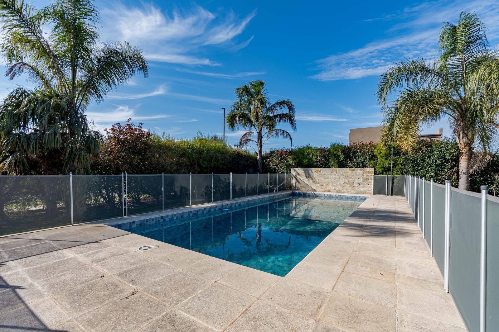 VENTA - Casa de 3 dormitorios, desarrollada en una sola planta, de excelente calidad constructiva y