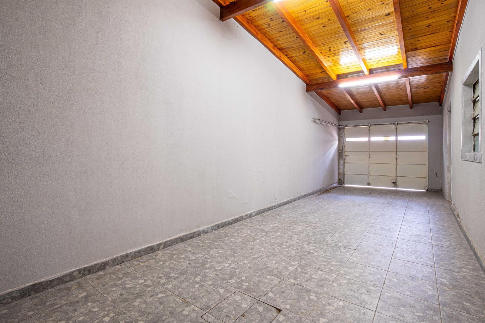 Foto de Venta - casa al frente 1 dormitorio mas comodin, local y cochera., imagen 4