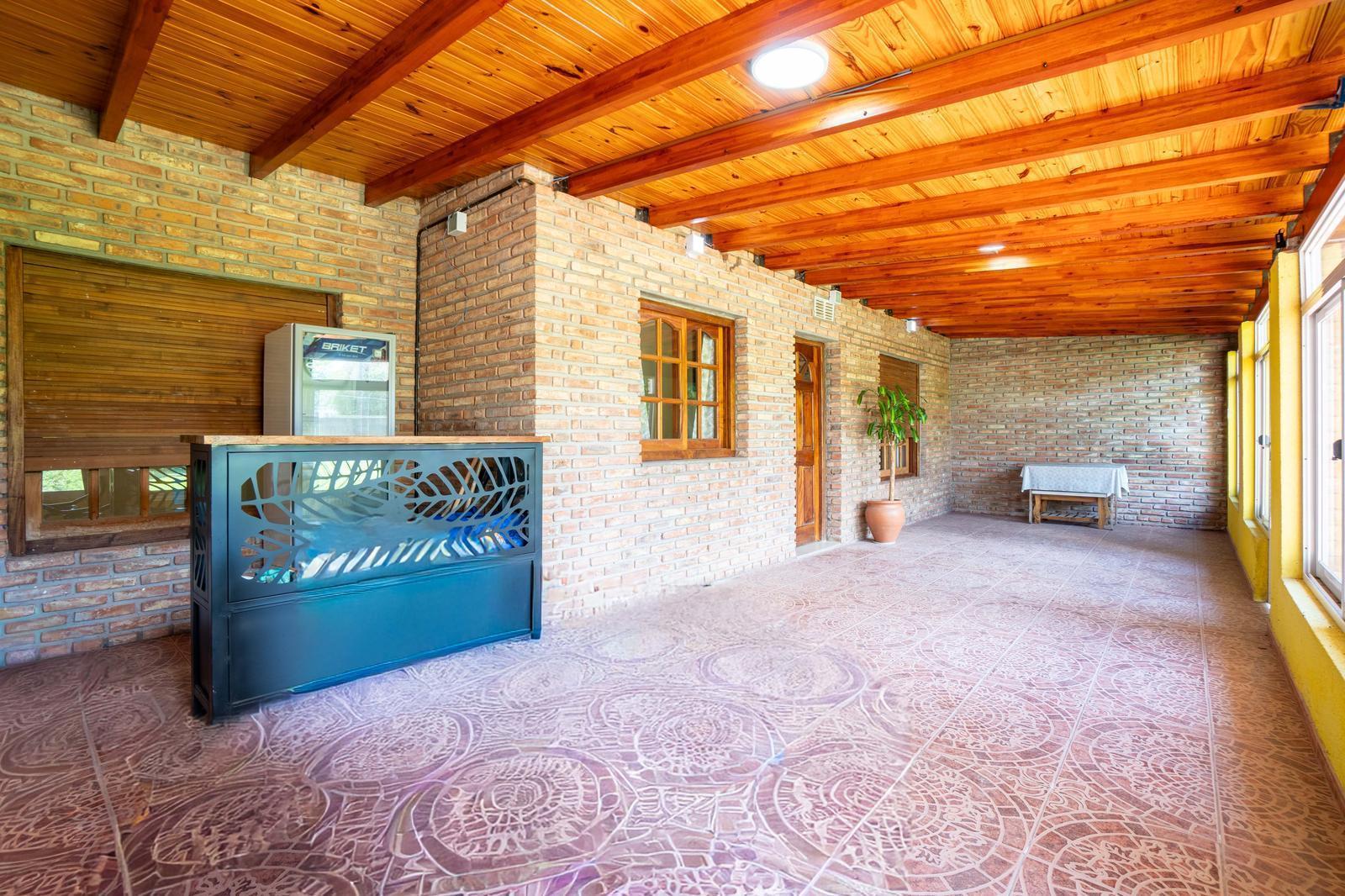 Foto de Venta - casa al frente 1 dormitorio mas comodin, local y cochera., imagen 3