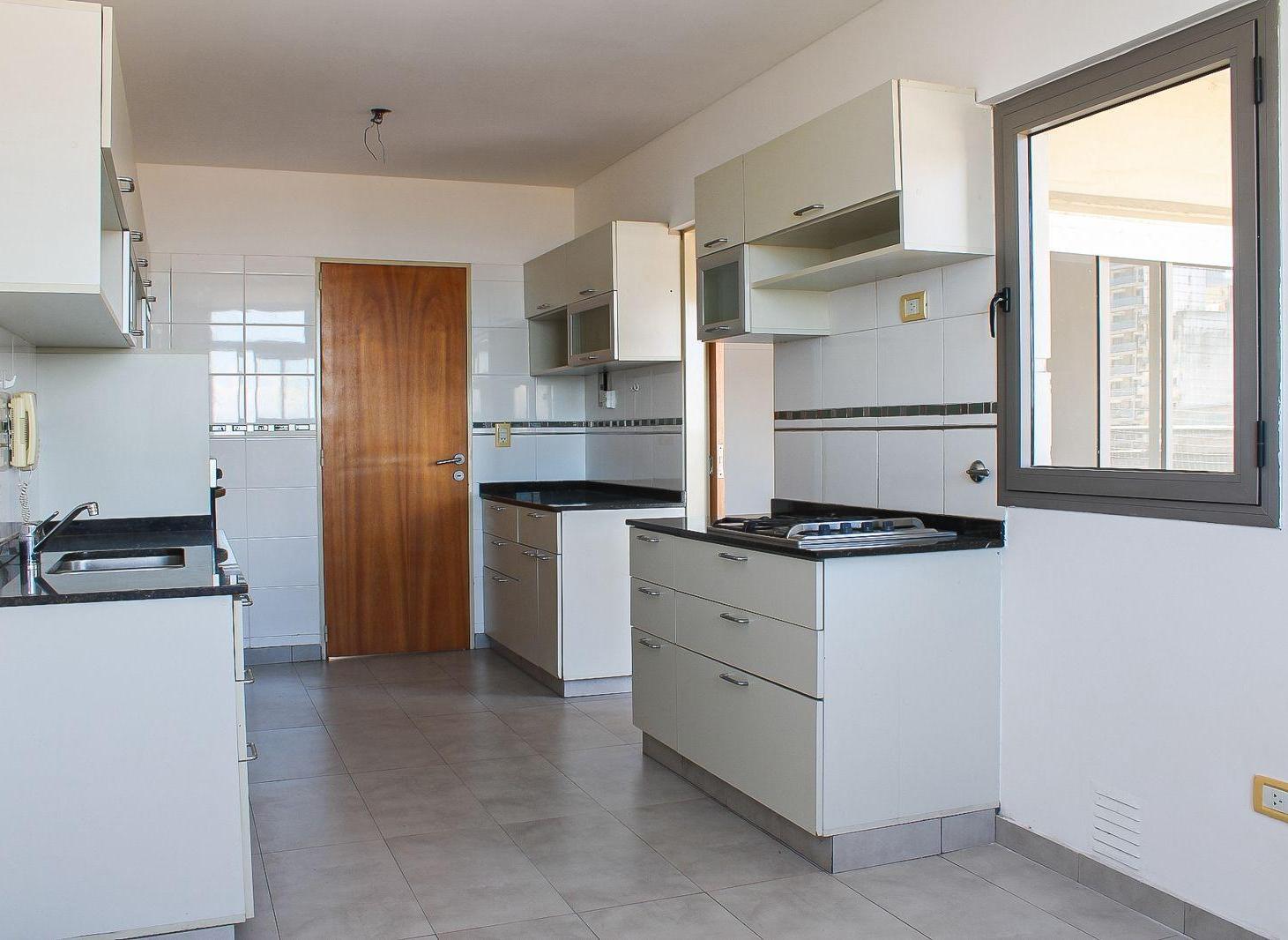 Foto de VENTA Departamento de 3 dormitorios mas cochera con amanities., imagen 2