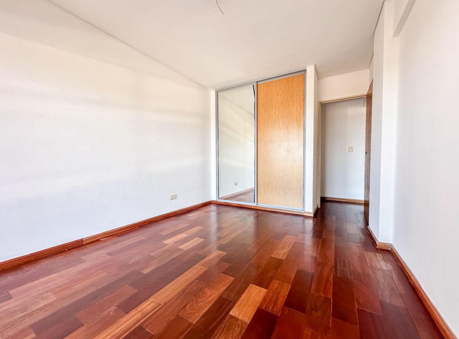 VENTA Departamento de 3 dormitorios mas cochera con amanities.