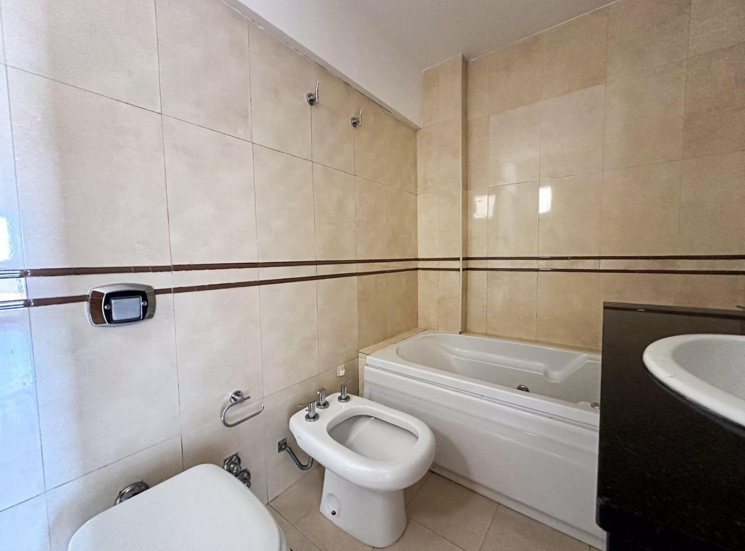 Foto de VENTA Departamento de 3 dormitorios mas cochera con amanities., imagen 1