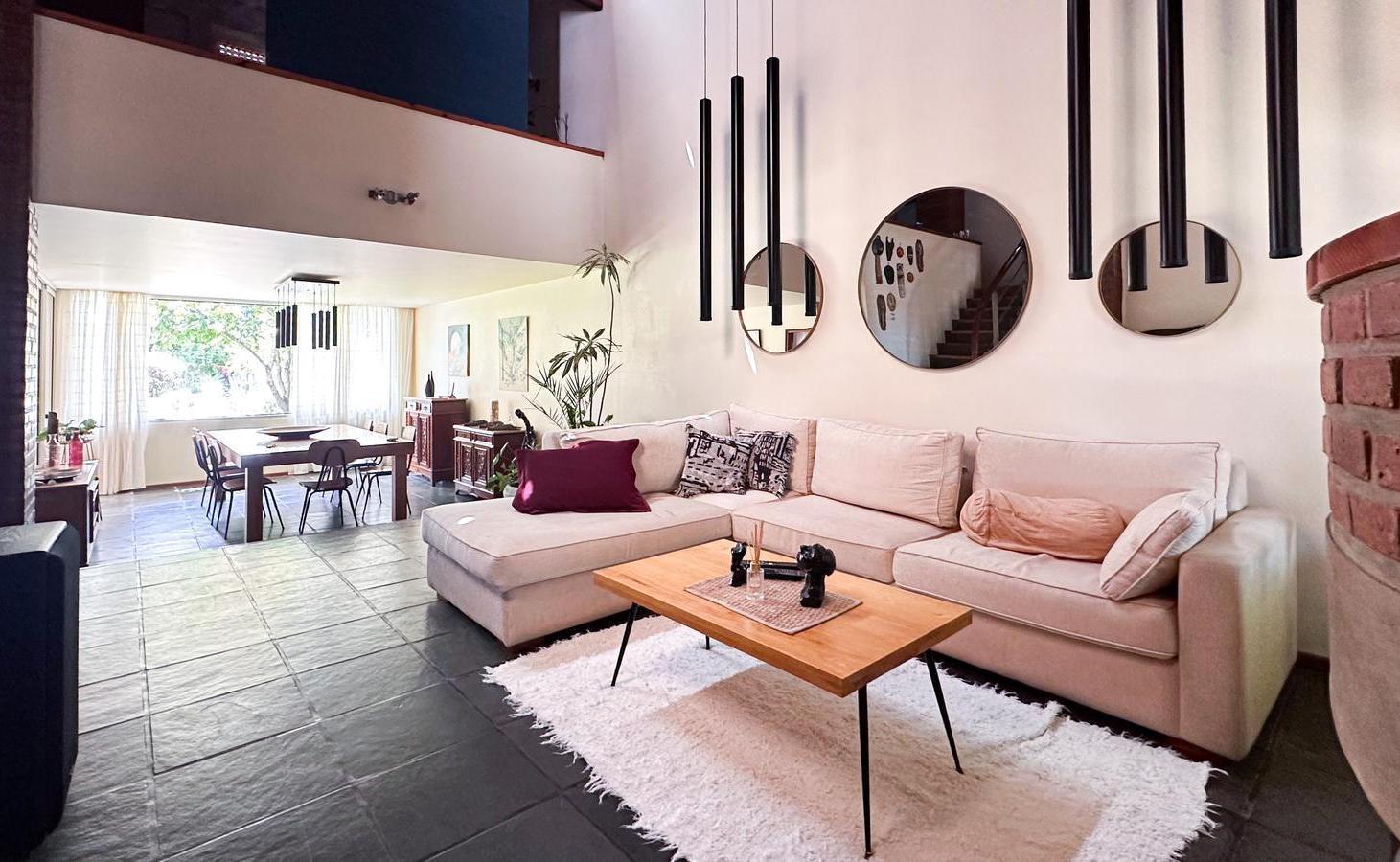 VENTA/PERMUTA - Casa de 3 Dormitorios, Cochera, Quincho, Jardín y Pileta - Cañada de Gomez.