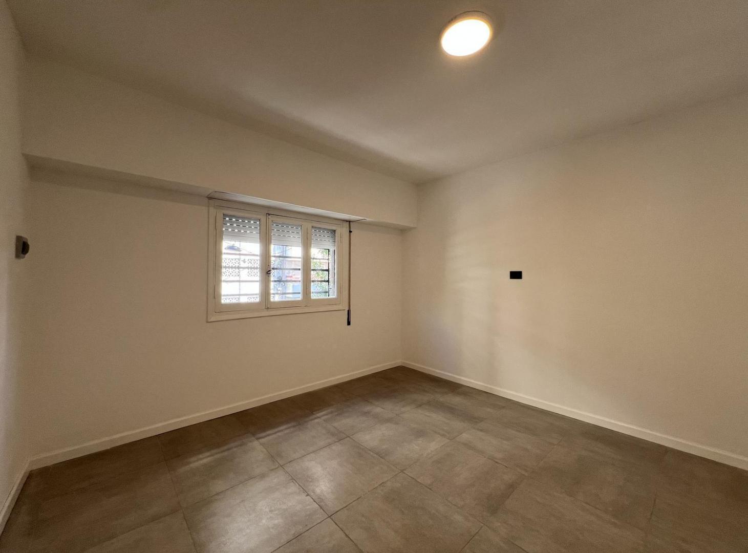 VENTA – Departamento en planta alta, 3 dormitorios, centro, Rosario
