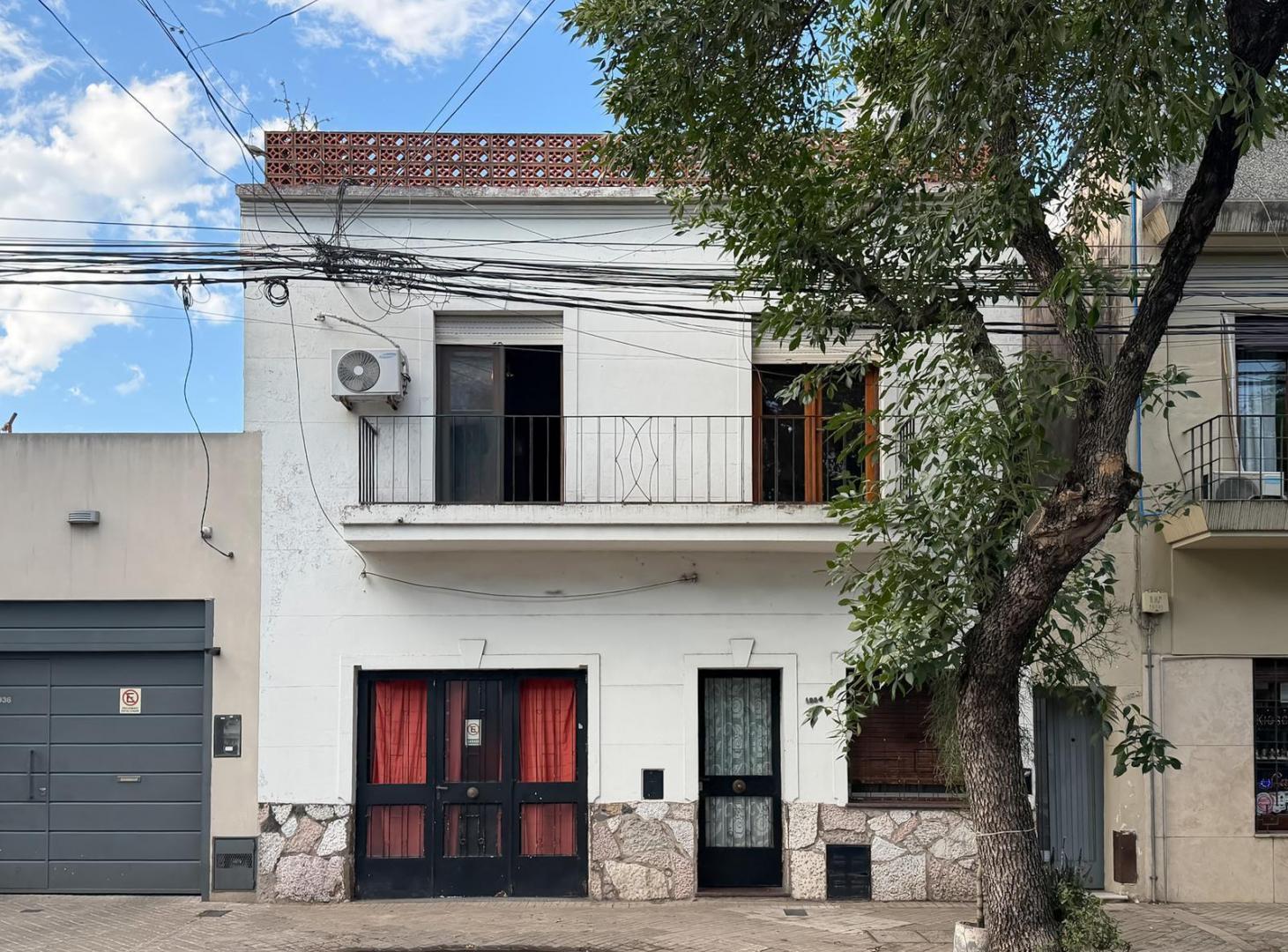 VENTA – Casa de 3 dormitorios con cochera. Barrio Abasto, Rosario.