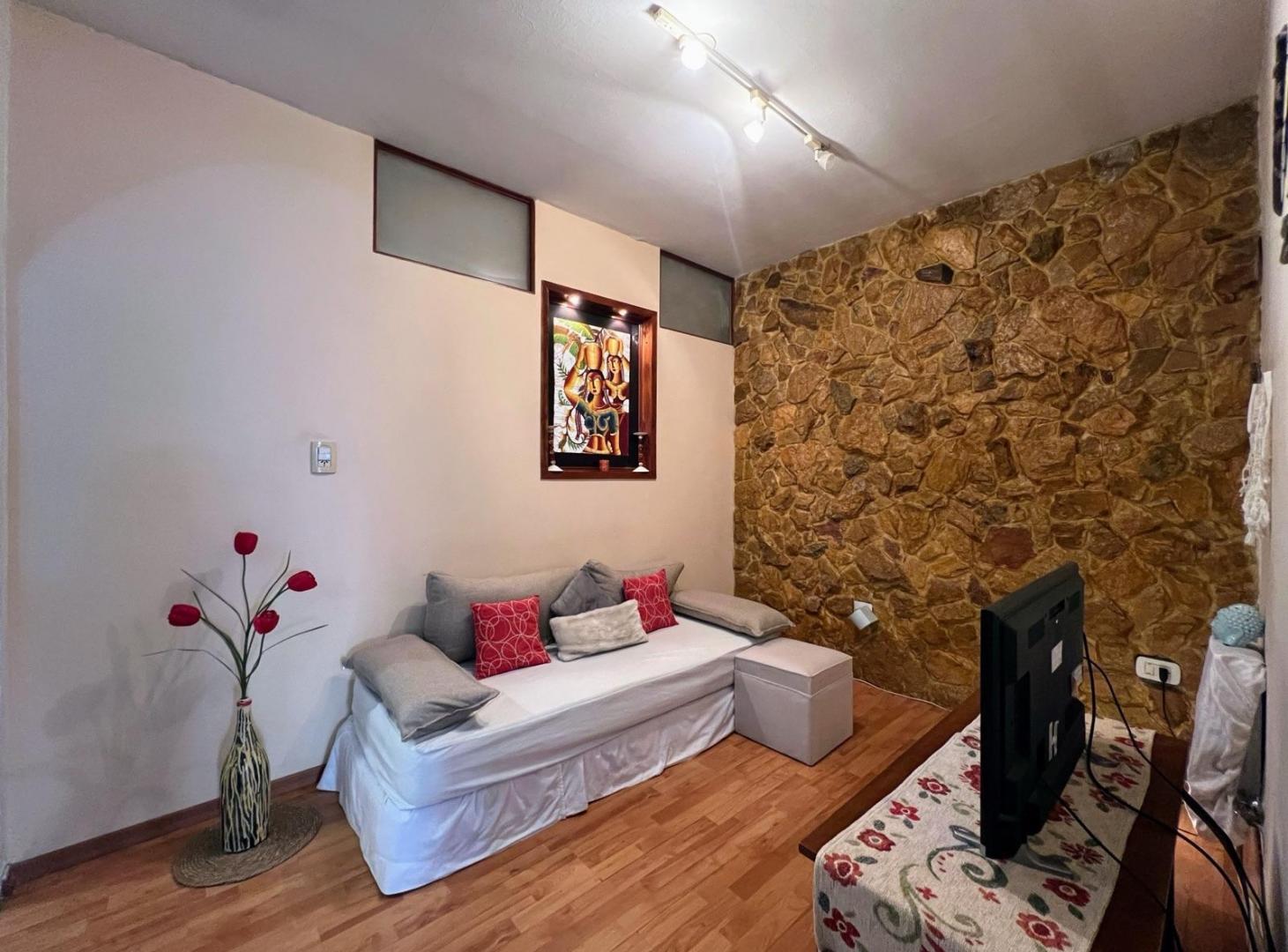 Foto de VENTA – Casa de 3 dormitorios, Jardin con Jacuzzi y Parrillero., imagen 4