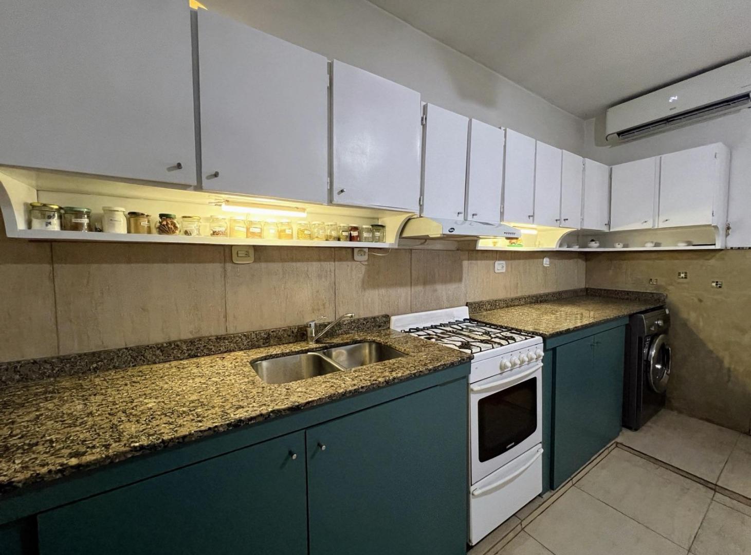 Foto de VENTA – Casa de 3 dormitorios, Jardin con Jacuzzi y Parrillero., imagen 3