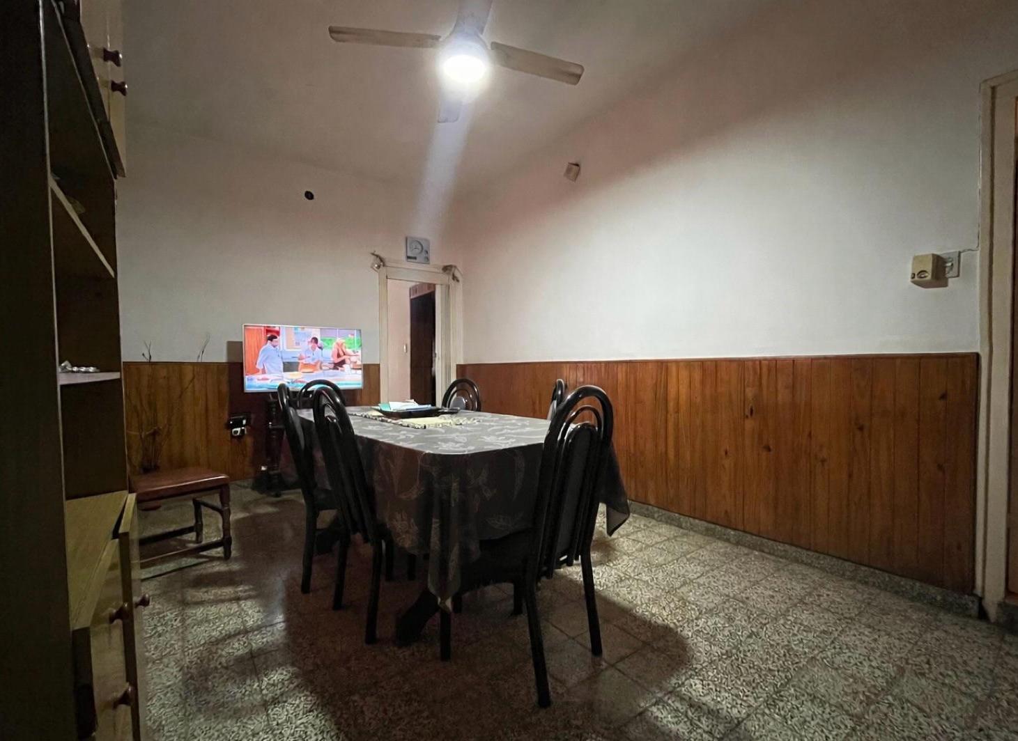 VENTA/ PERMUTA- Casa con local comercial y dos galpones, sobre lote de 572 m2- Cañada De Gómez, Sant