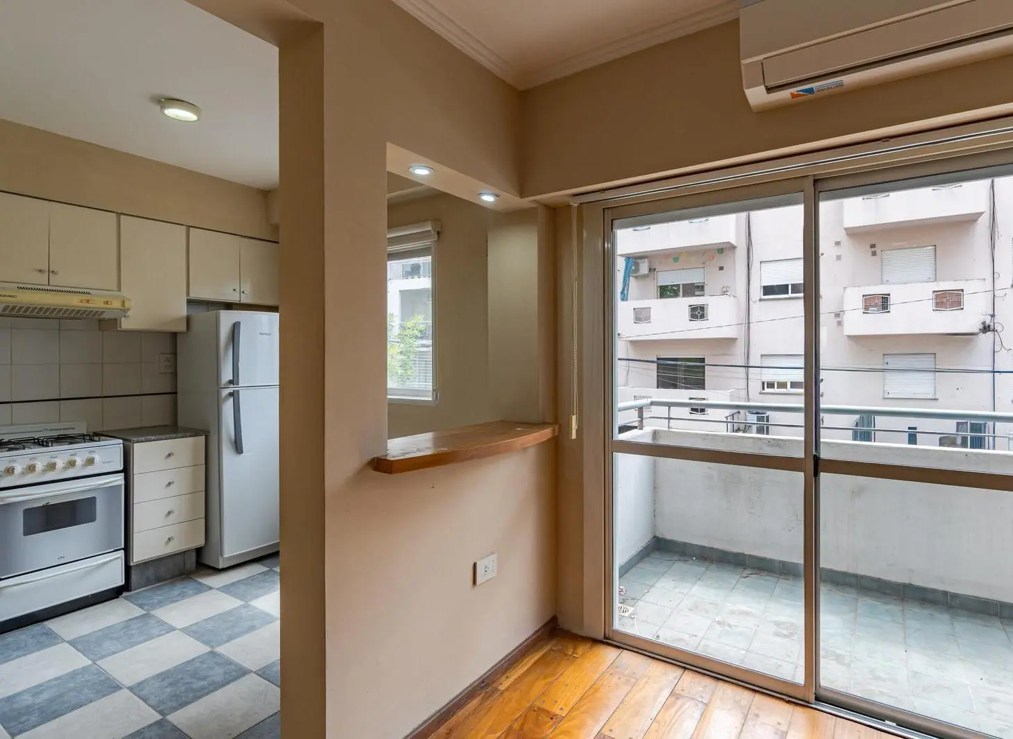 VENTA - Departamento de 2 Dormitorios con balcón - Pichincha, Rosario. 3