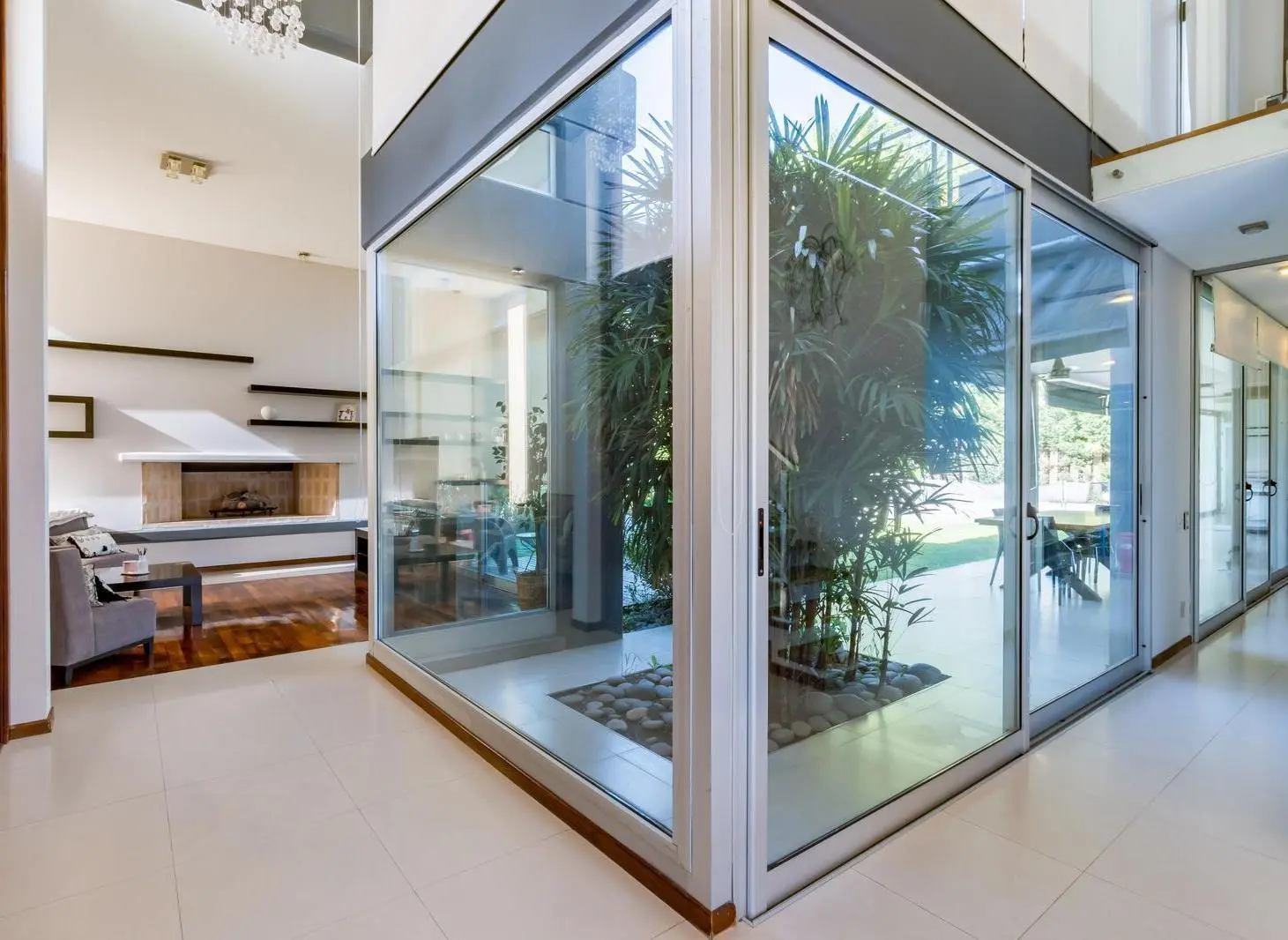 VENTA–Casa de 3 dormitorios con cochera doble y pileta. Funes Hills, Miraflores. Funes. 5