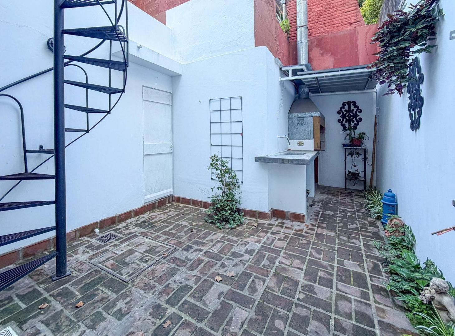 Foto de VENTA/ALQUILER - Casa tipo dúplex de 2 dormitorios con patio y terraza. Barrio Pichincha, Rosario., imagen 3