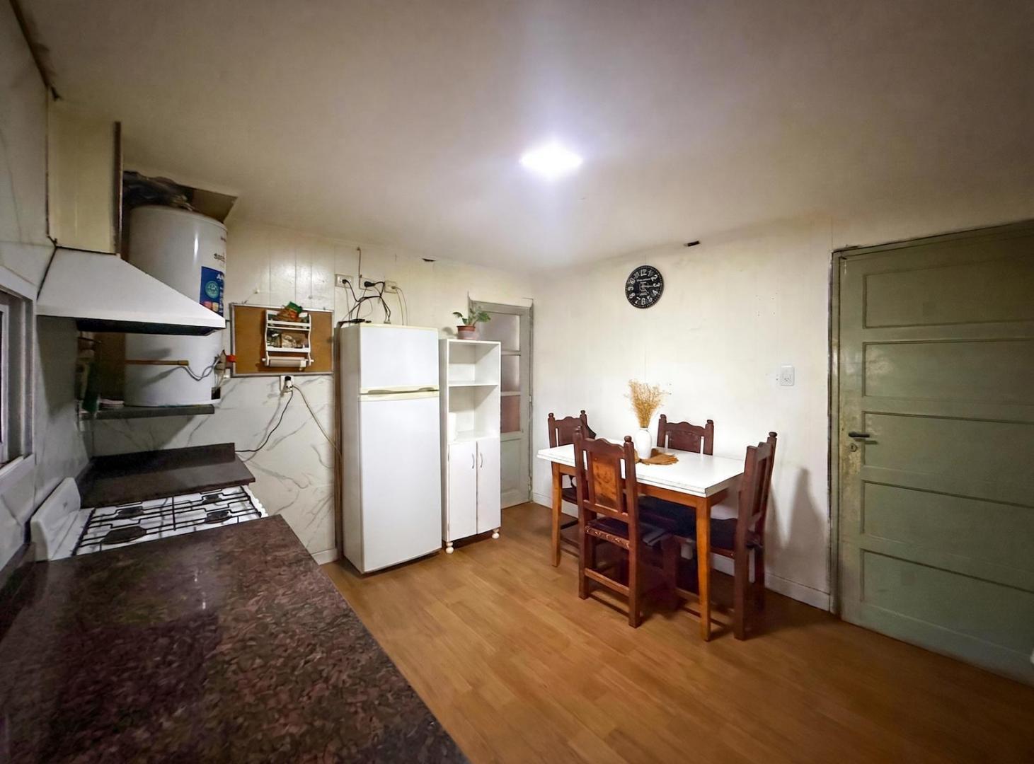 Foto de VENTA/PERMUTA: Casa de 2 Dormitorios con Patio y Cochera. Cañada de, imagen 3