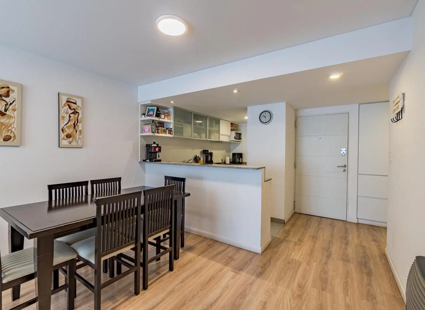 VENTA – Departamento de 2 dormitorios con balcón, amenities y cochera disponible. Barrio Abasto, Ros 2