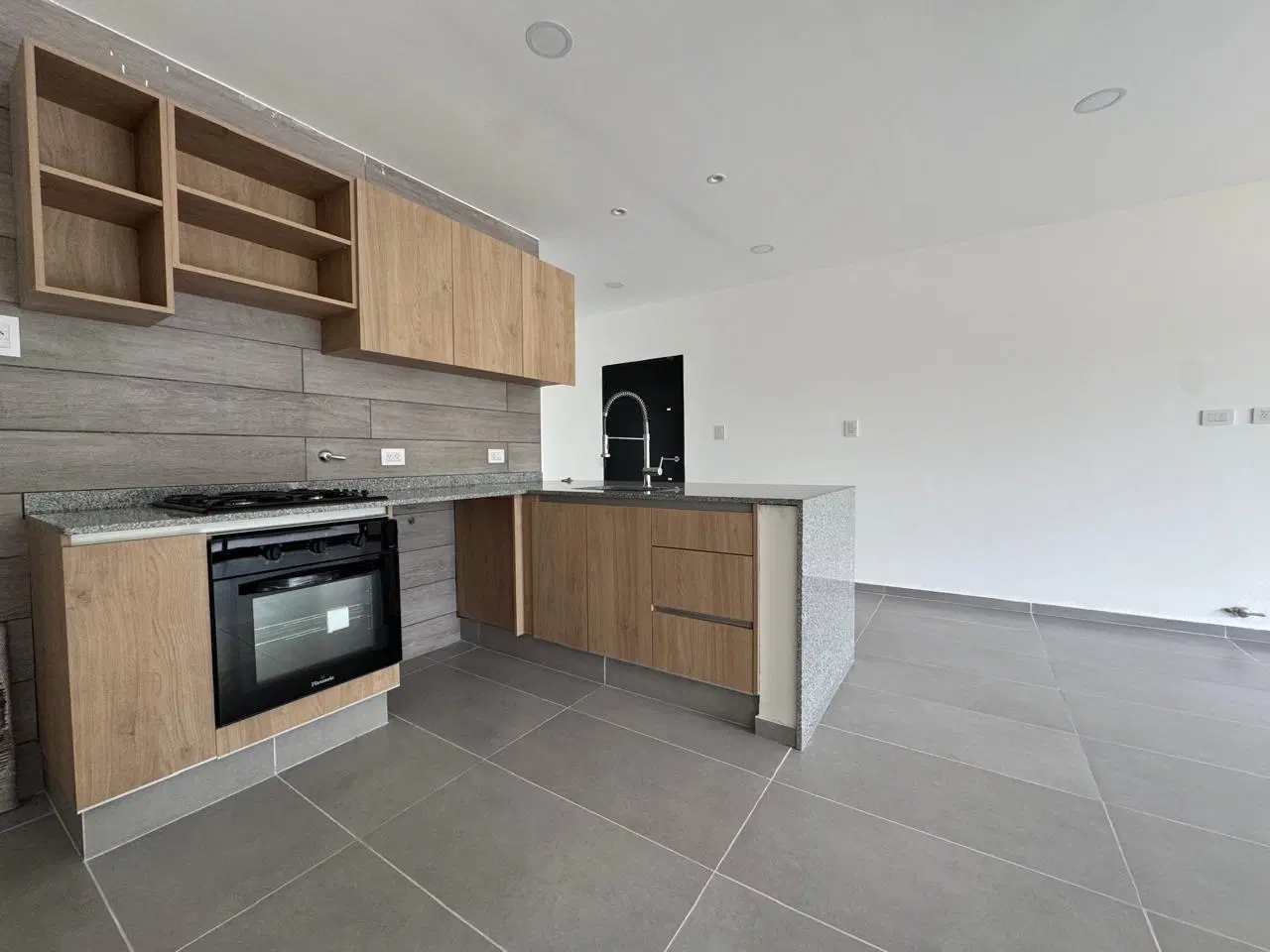 Departamento a estrenar 1 dormitorio con balcon y parrilla en Funes City 2