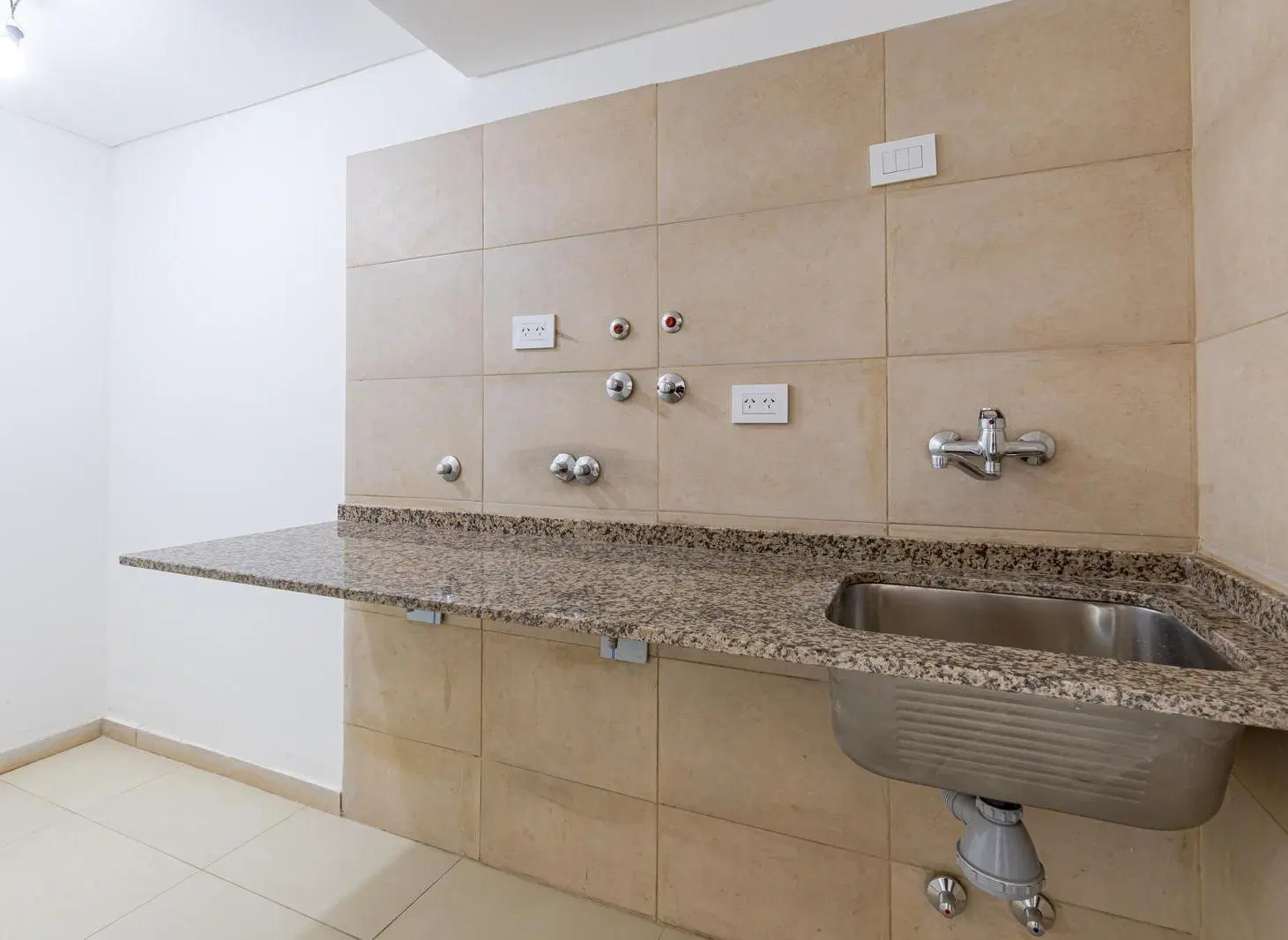 VENTA - Departamento dos dormitorios a ESTRENAR con amenities, barrio Lourdes, Rosario. 8