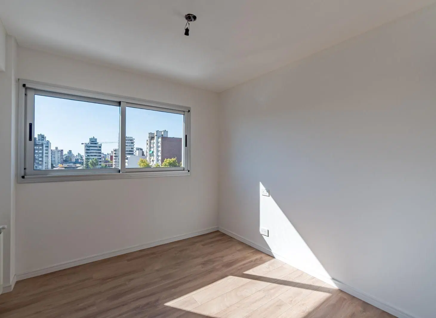 VENTA - Departamento dos dormitorios a ESTRENAR con amenities, barrio Lourdes, Rosario. 3