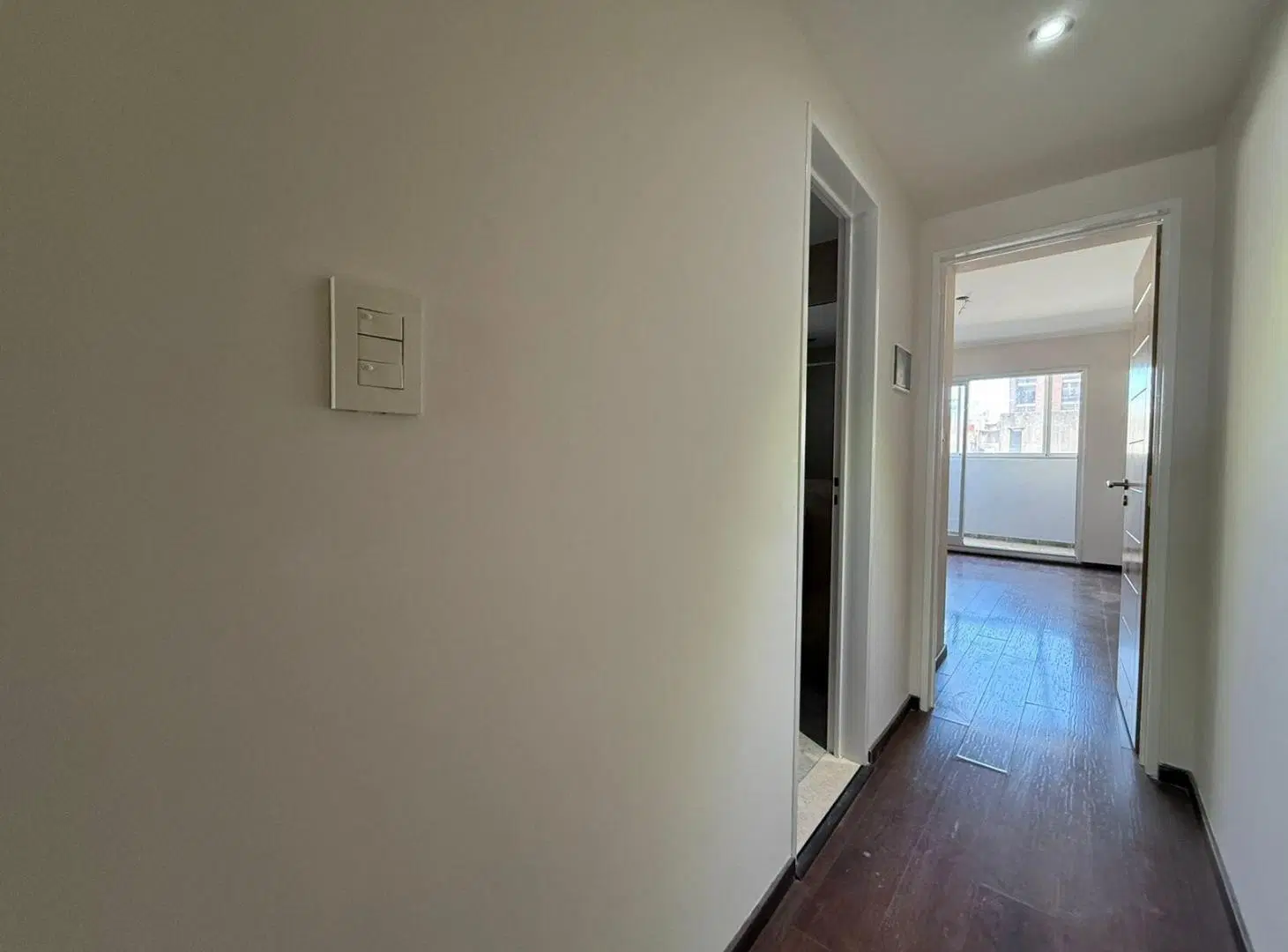 VENTA - Departamento de un dormitorio con doble balcón - Centro, Rosario. 2
