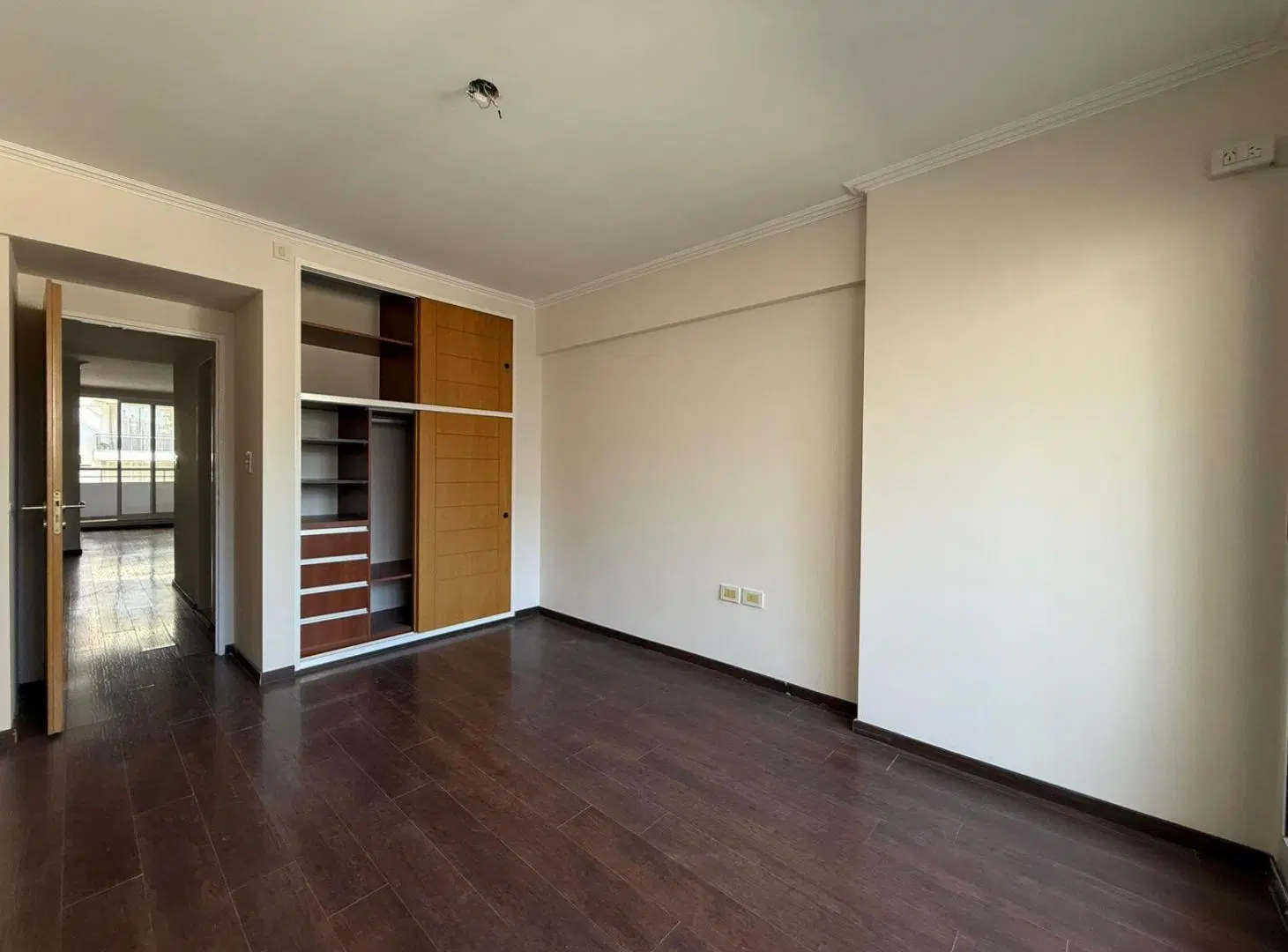 VENTA - Departamento de un dormitorio con doble balcón - Centro, Rosario. 4