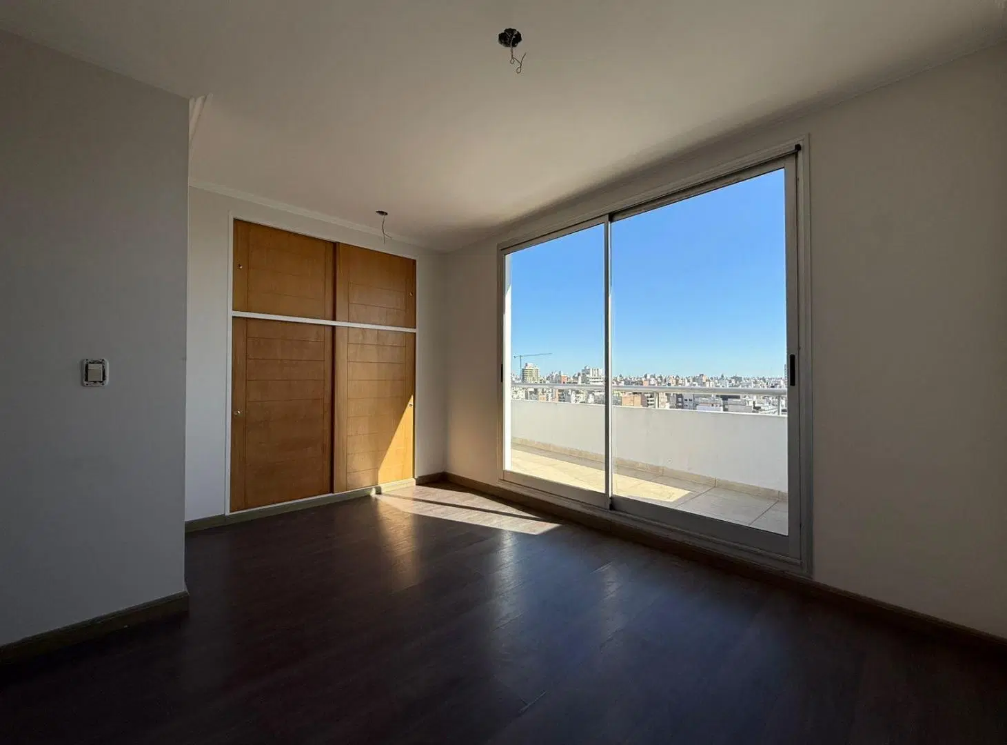 VENTA - Departamento de un dormitorio con doble balcón - Centro, Rosario. 5