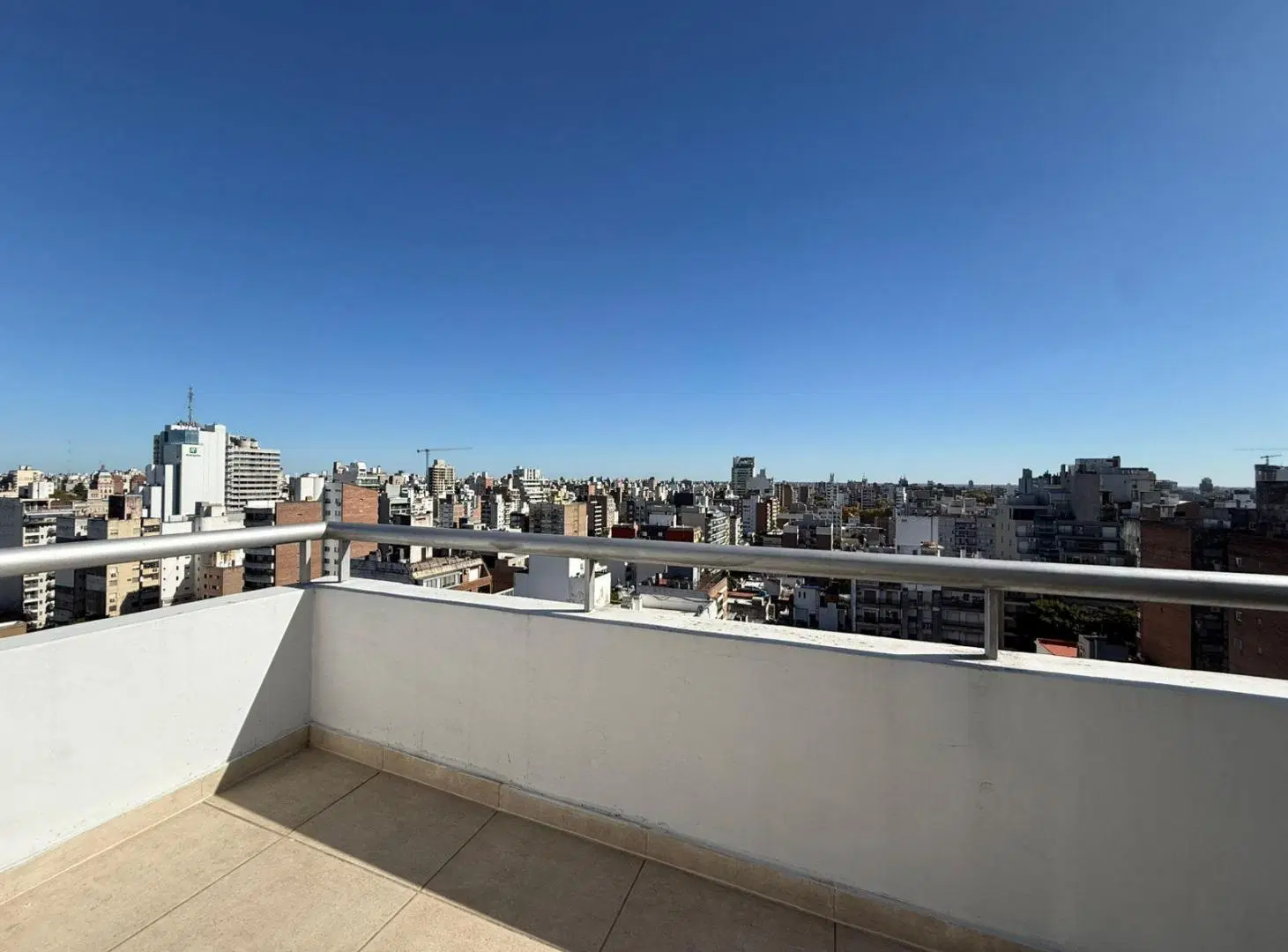 VENTA - Departamento de un dormitorio con doble balcón - Centro, Rosario. 2
