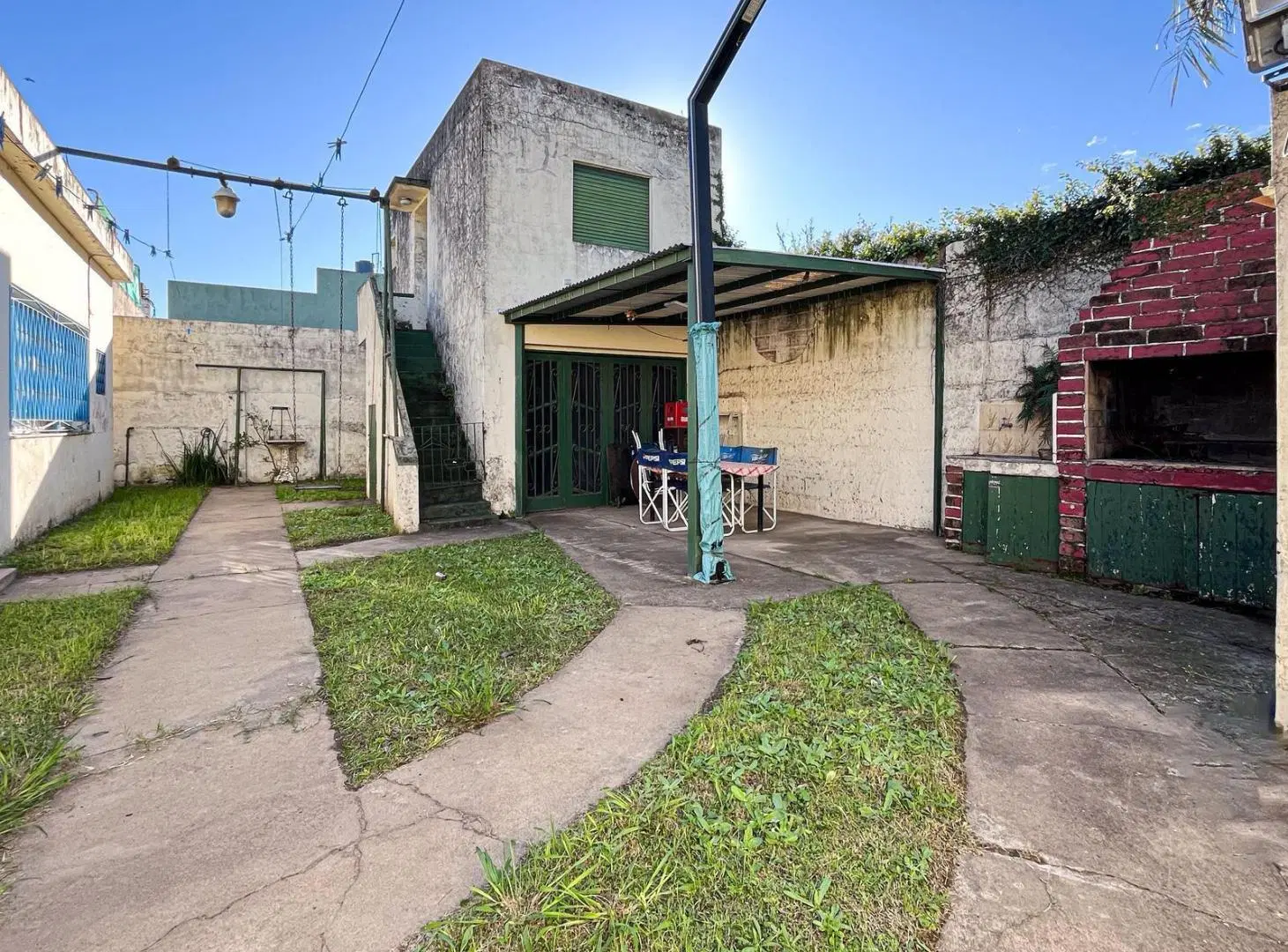 VENTA - Casa al frente, tres dormitorios, cochera y patio en Belgrano Rosario. 5
