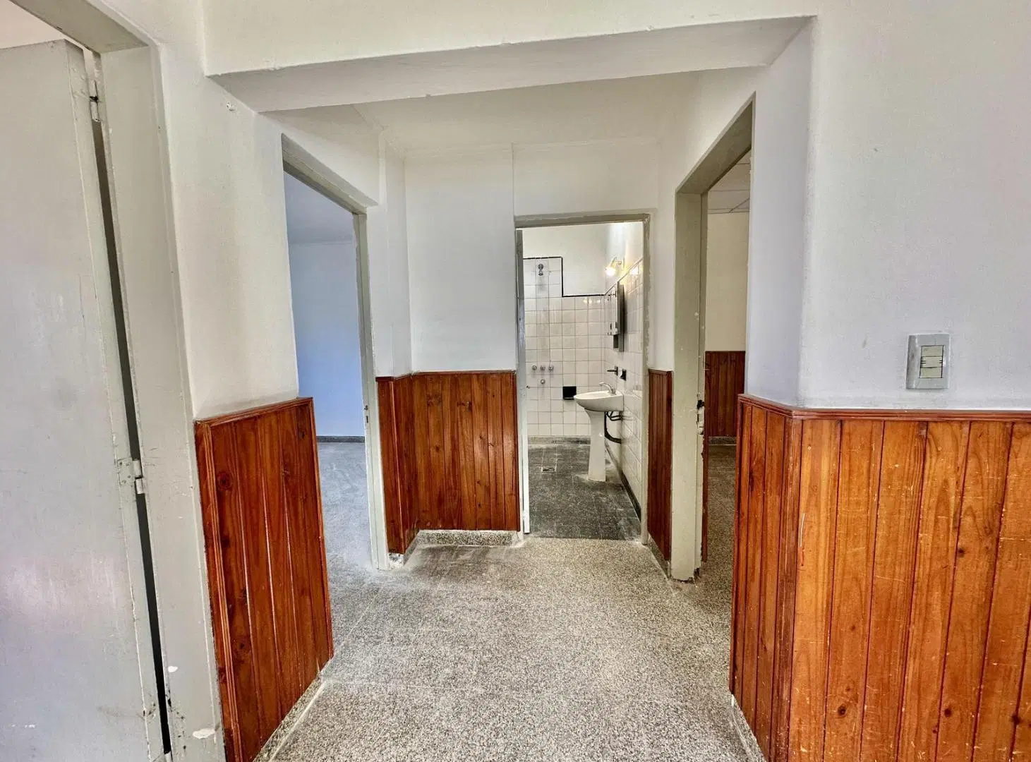 VENTA/PERMUTA - Casa de 2 Dormitorios, Jardín y Cochera - Cañada de Gomez 8