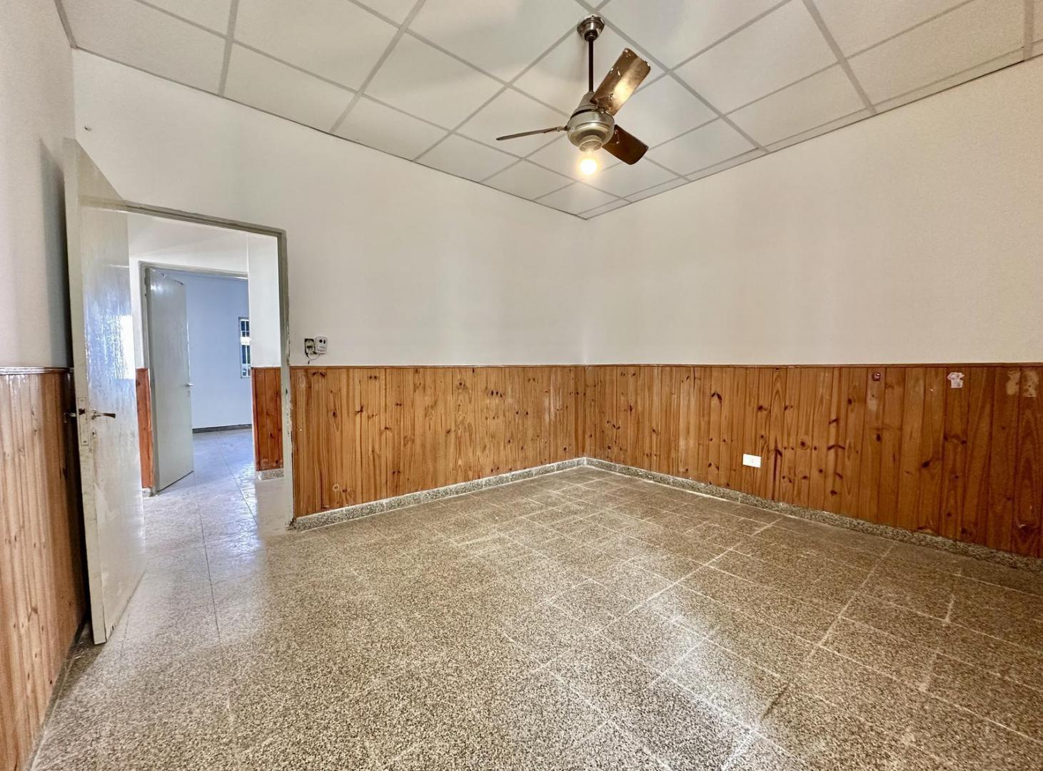 Foto de VENTA/PERMUTA - Casa de 2 Dormitorios, Jardín y Cochera - Cañada de, imagen 3