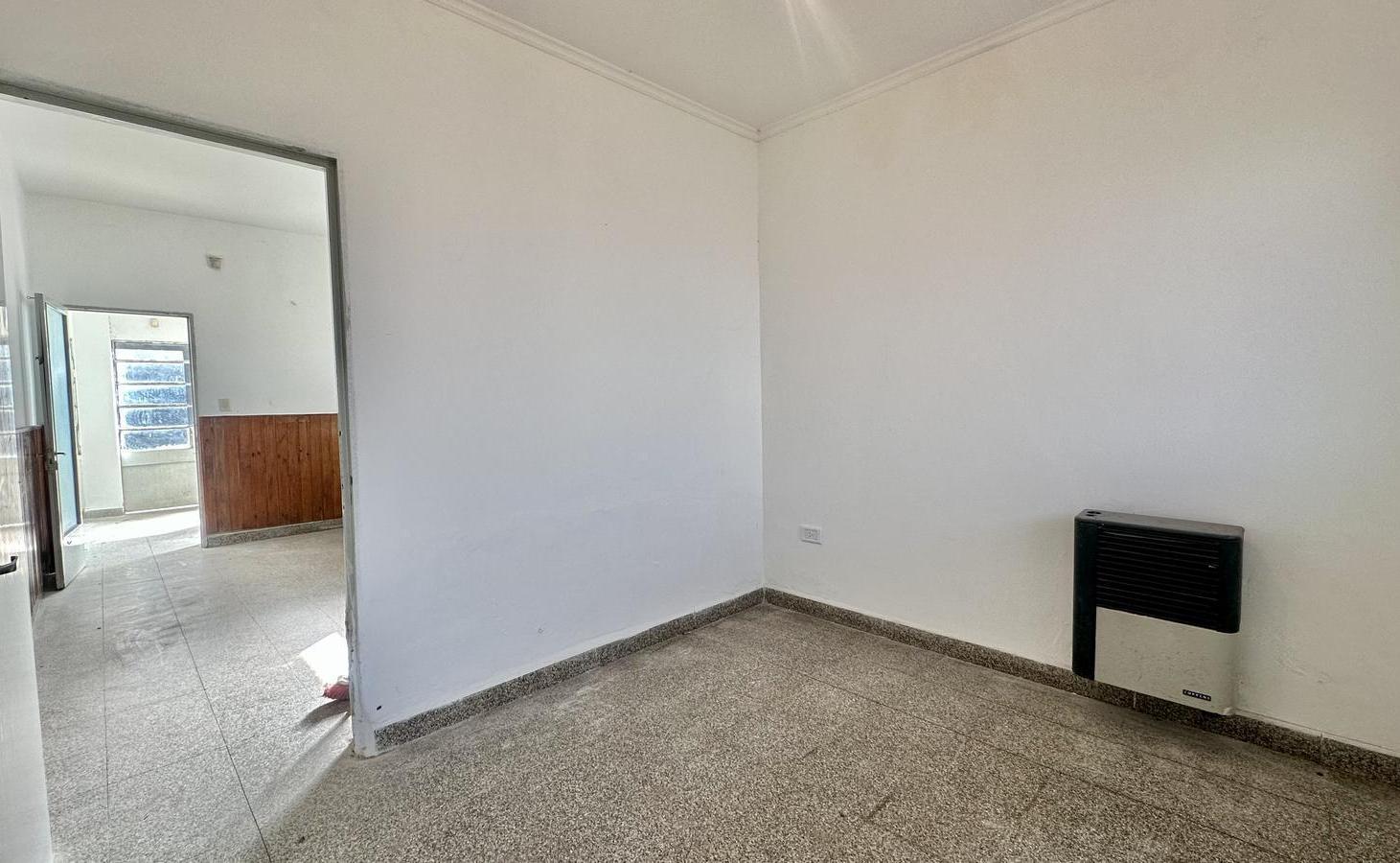 Foto de VENTA/PERMUTA - Casa de 2 Dormitorios, Jardín y Cochera - Cañada de, imagen 5