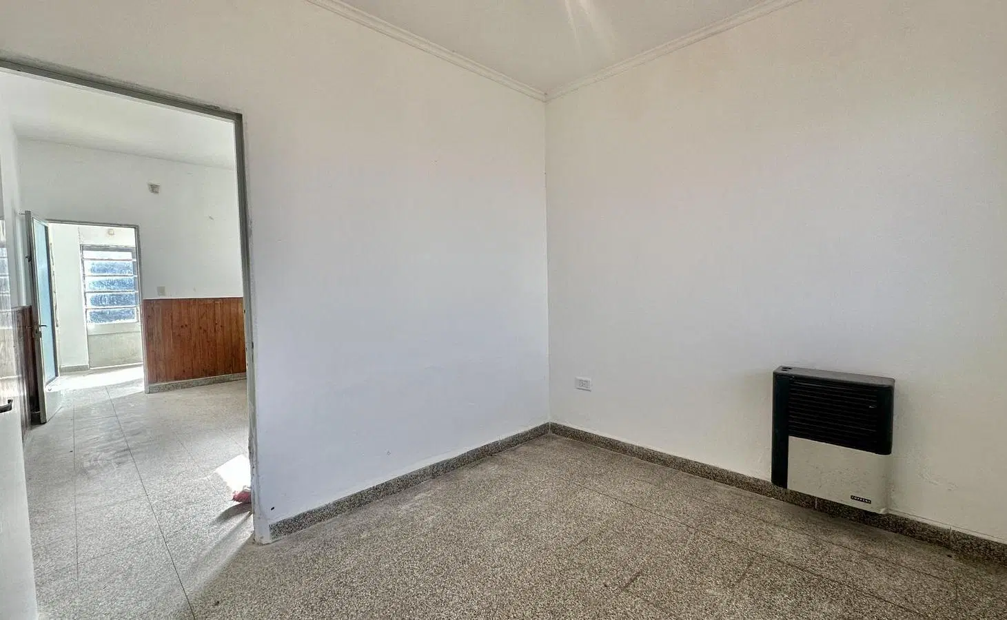 VENTA/PERMUTA - Casa de 2 Dormitorios, Jardín y Cochera - Cañada de Gomez 5