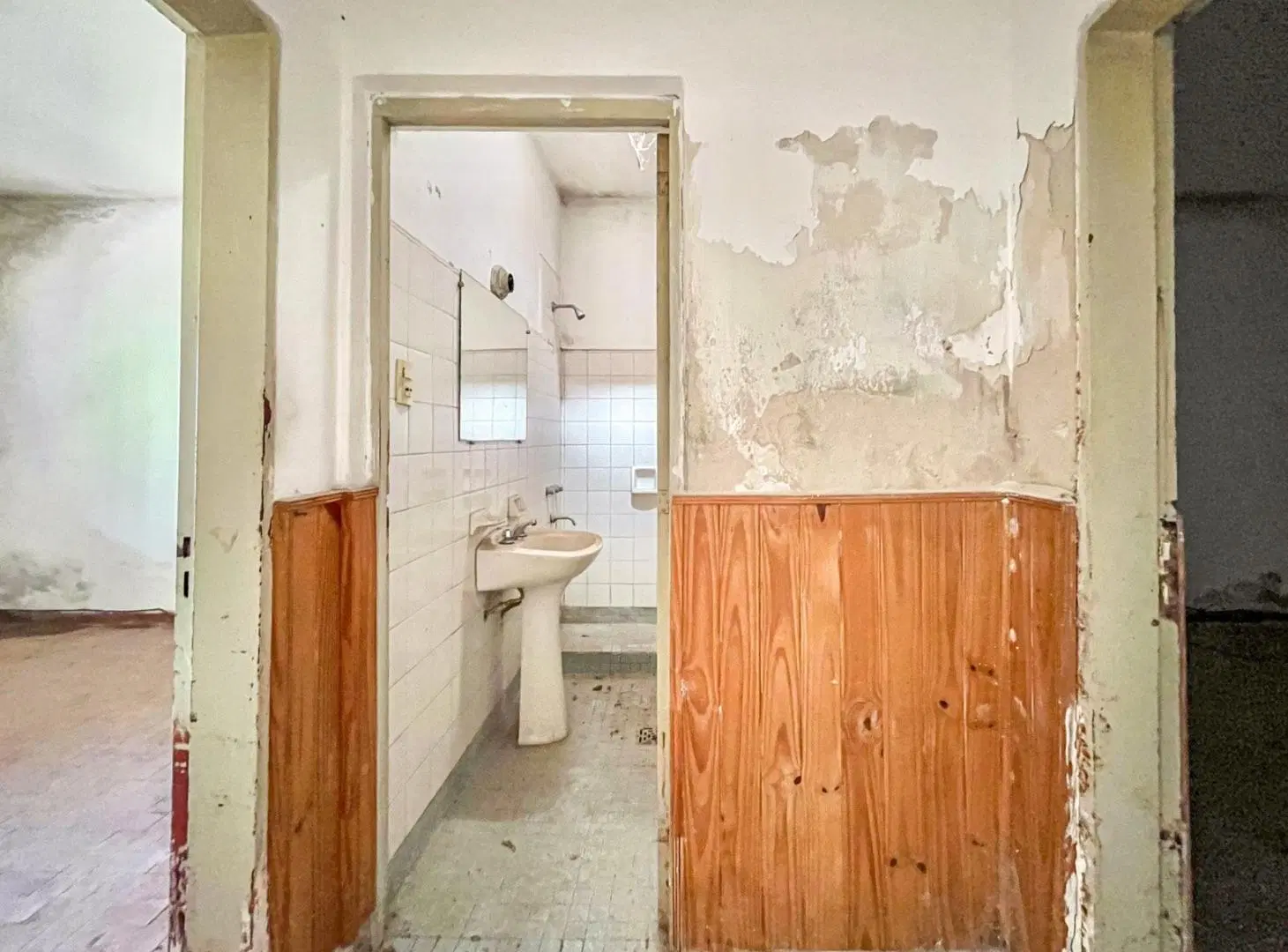 VENTA/ PERMUTA- Casa de 2 dormitorios, cochera y jardín a reciclar- Cañada de Gómez, Santa Fe 1
