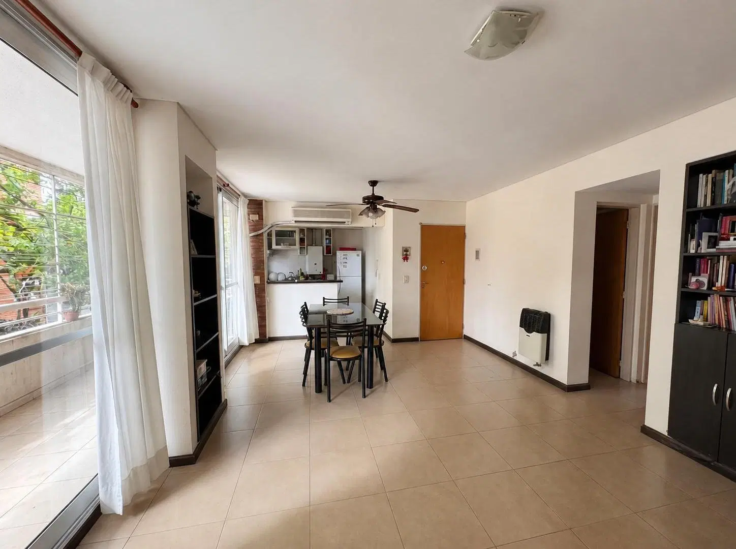 VENTA/PERMUTA. Departamento de 1 dormitorio con balcón al frente en Barrio Abasto. 4