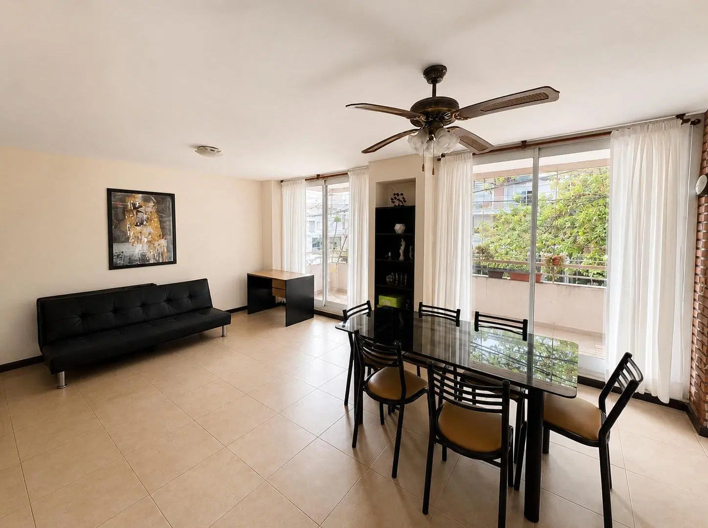 VENTA/PERMUTA. Departamento de 1 dormitorio con balcón al frente en Barrio Abasto. 2