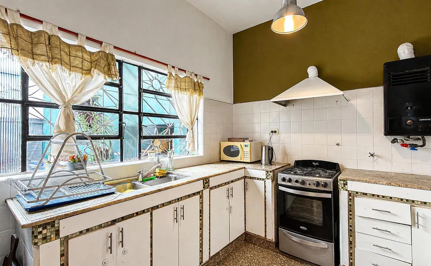 VENTA/ PERMUTA – Casa 2 dormitorios con patio y cochera, barrio Parque, Rosario. 3