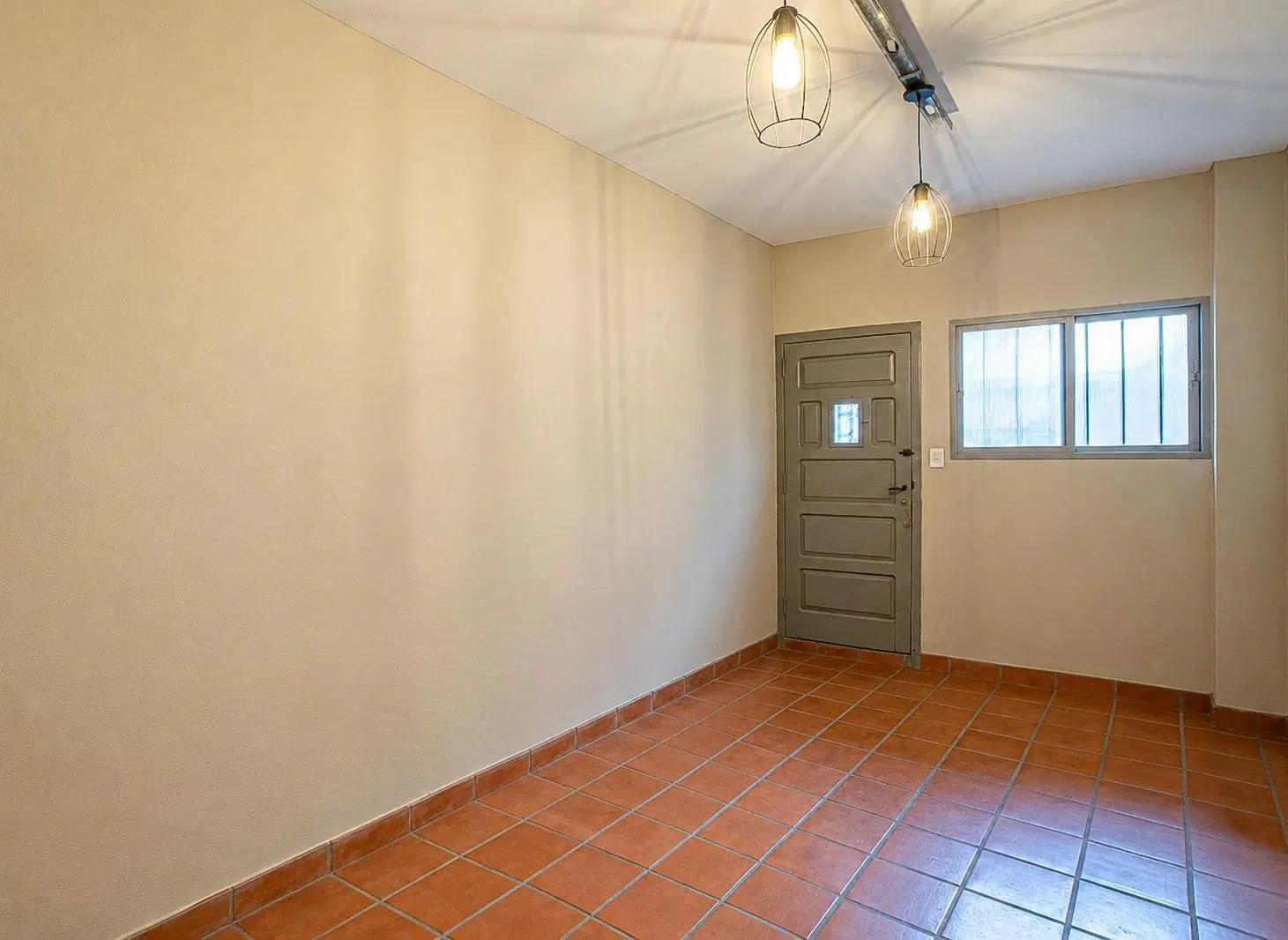 VENTA/ PERMUTA – Casa 2 dormitorios con patio y cochera, barrio Parque, Rosario. 2