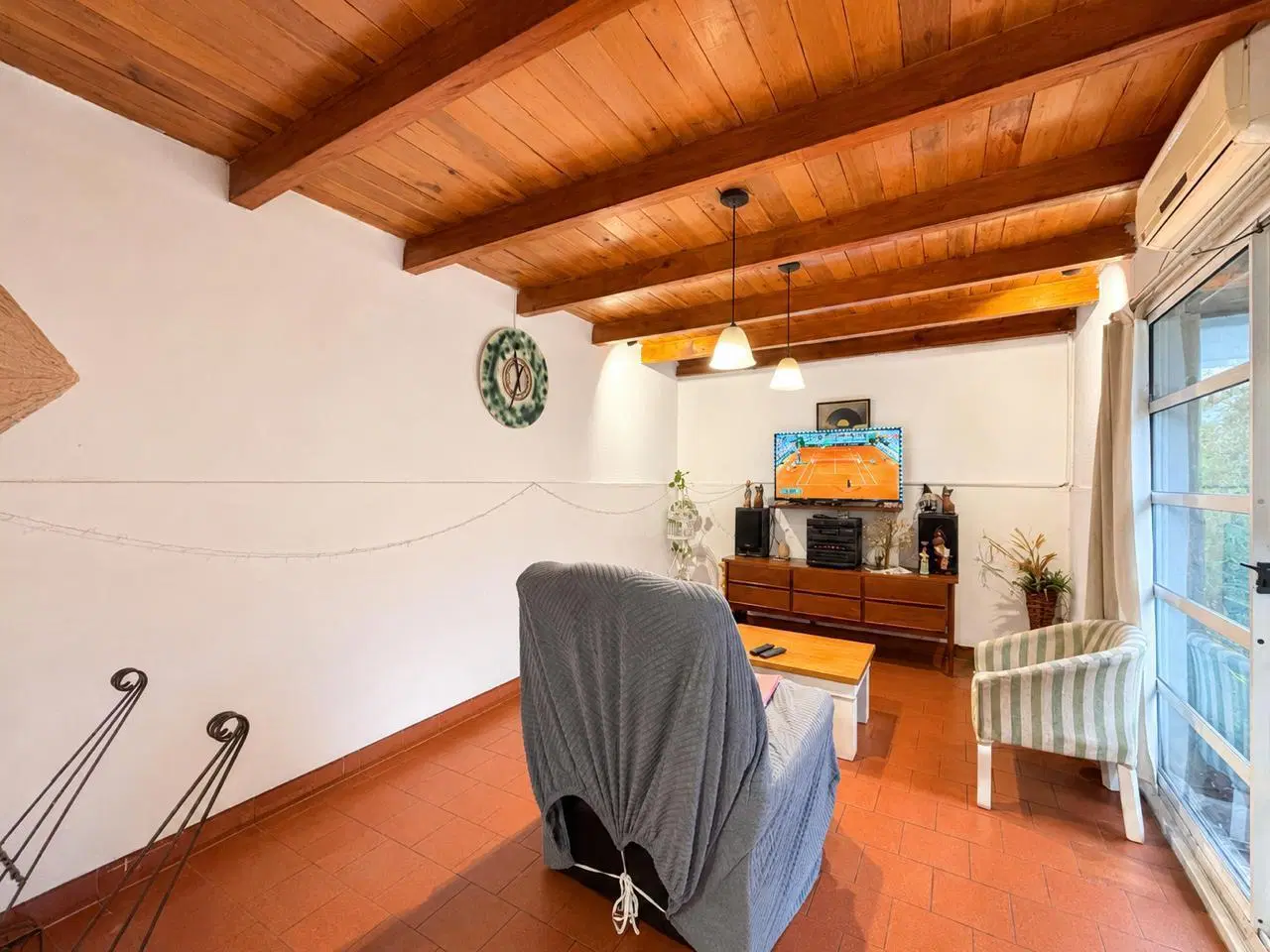VENTA / PERMUTA - Casa de pasillo de 3 dormitorios. Barrio La Sexta, Rosario. 2