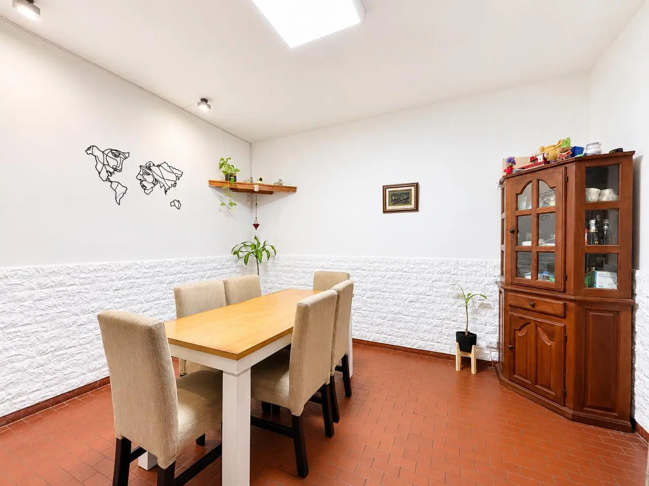 VENTA / PERMUTA - Casa de pasillo de 3 dormitorios. Barrio La Sexta, Rosario. 4