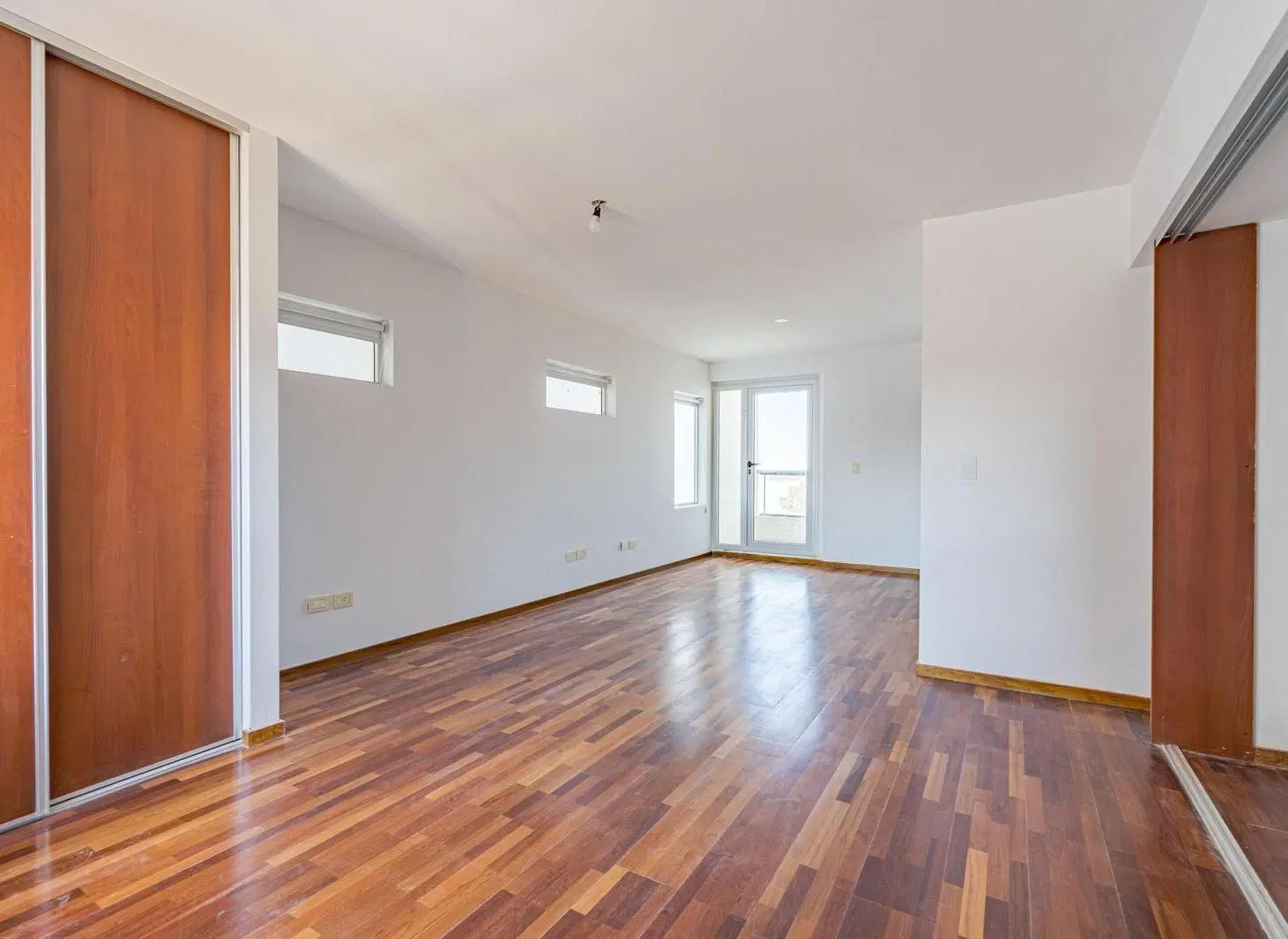 VENTA -Departamento de 1 dormitorio con cochera. Martin, Rosario. Amenities. 1