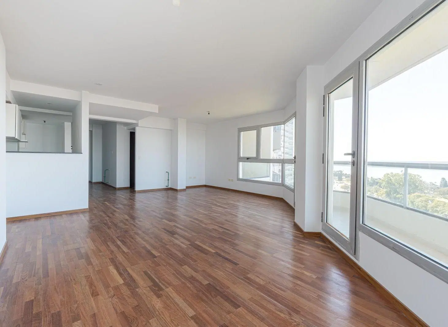 VENTA -Departamento de 1 dormitorio con cochera. Martin, Rosario. Amenities. 5