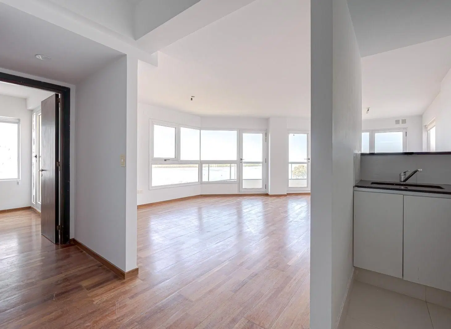 VENTA -Departamento de 1 dormitorio con cochera. Martin, Rosario. Amenities. 2