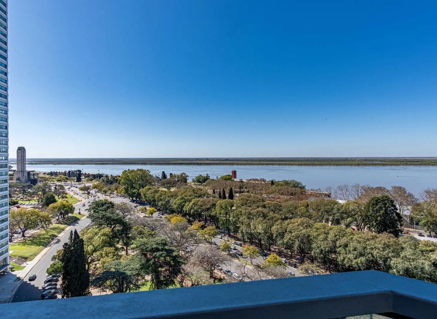 VENTA -Departamento de 1 dormitorio con cochera. Martin, Rosario. Amenities. 8