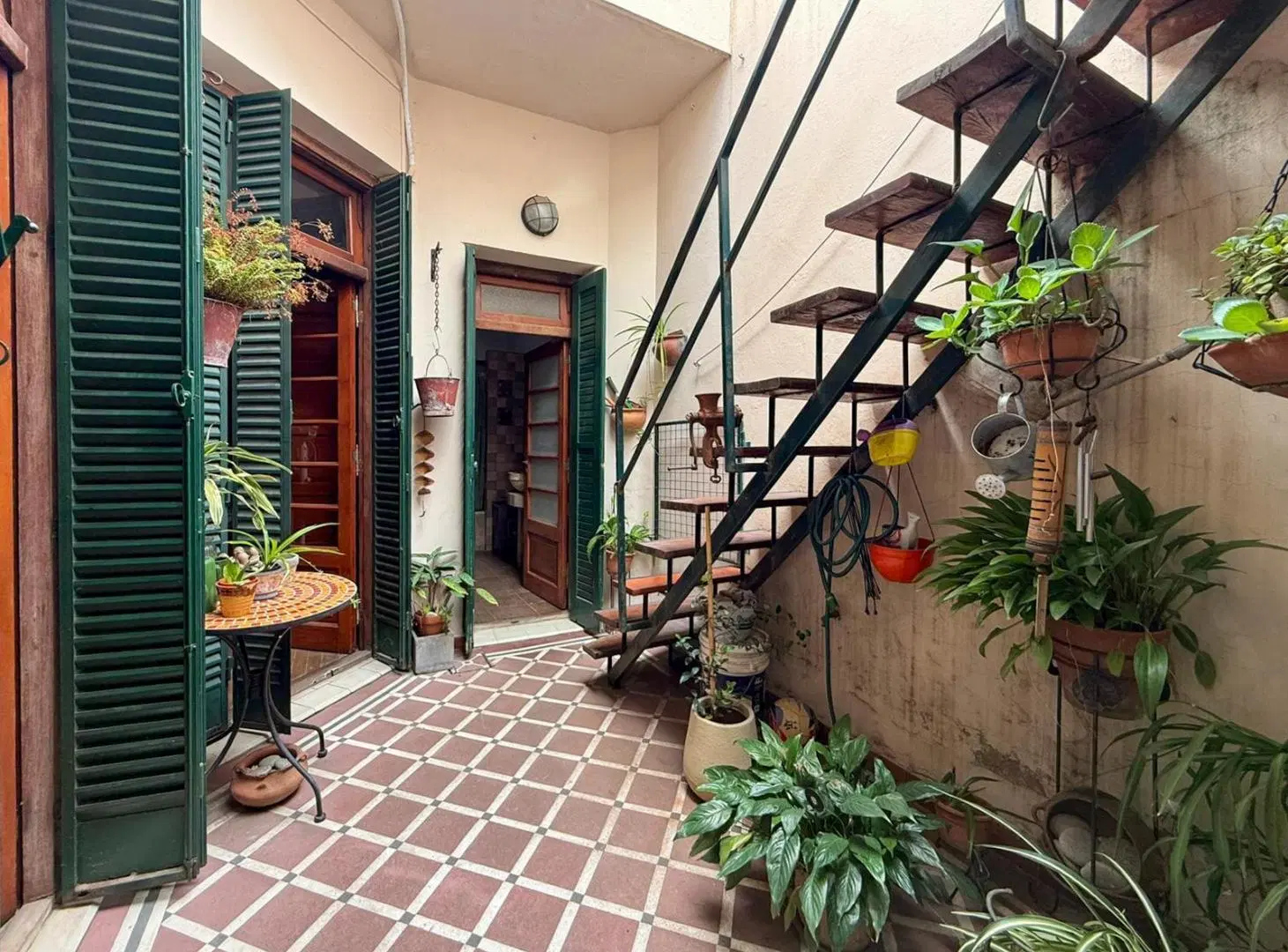 VENTA - Casa de pasillo de dos dormitorios, patio chico y terraza - República de la Sexta, Rosario. 8