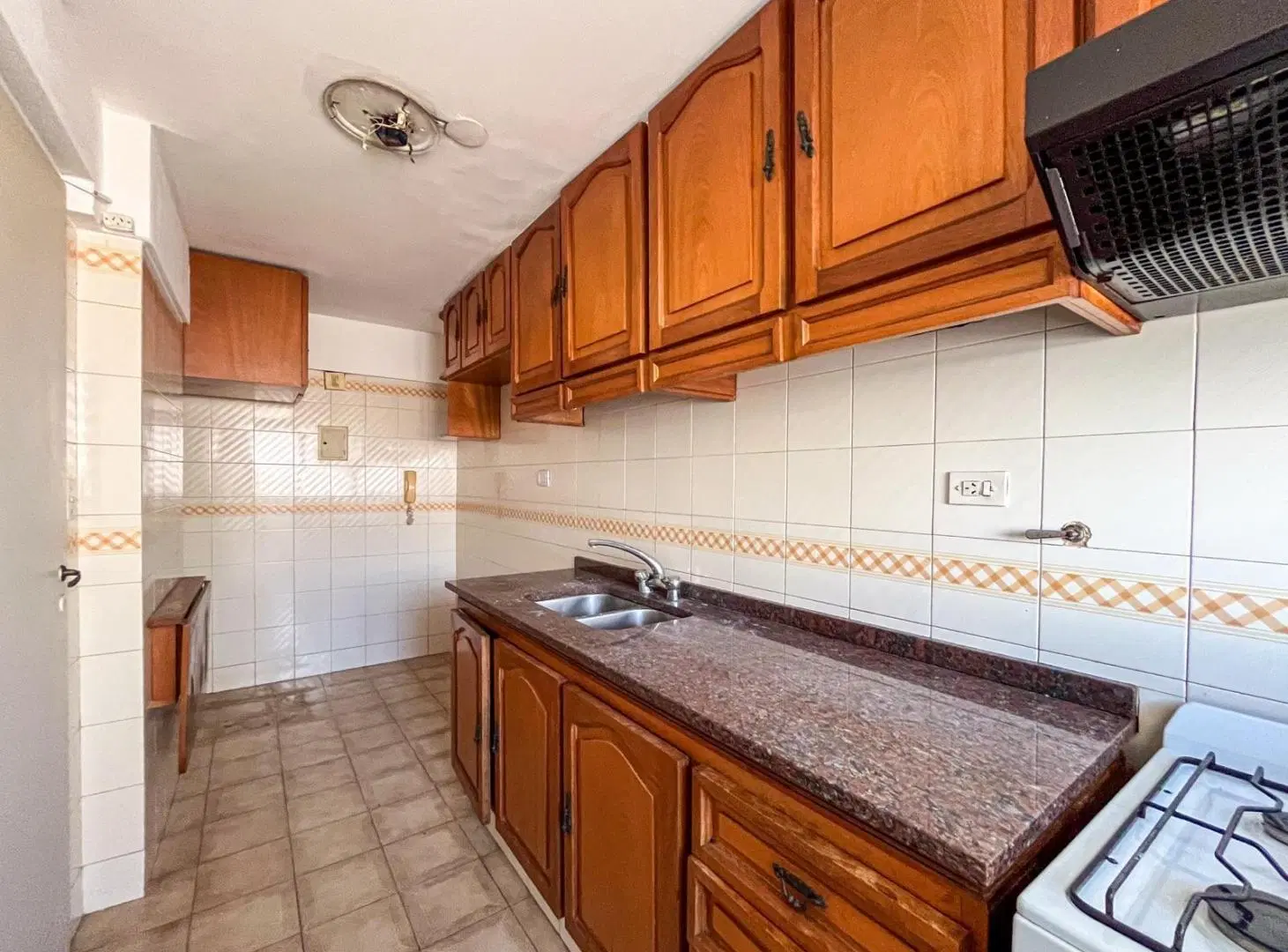 VENTA/ PERMUTA- Departamento de 3 dormitorios y balcón- Centro, Rosario 2